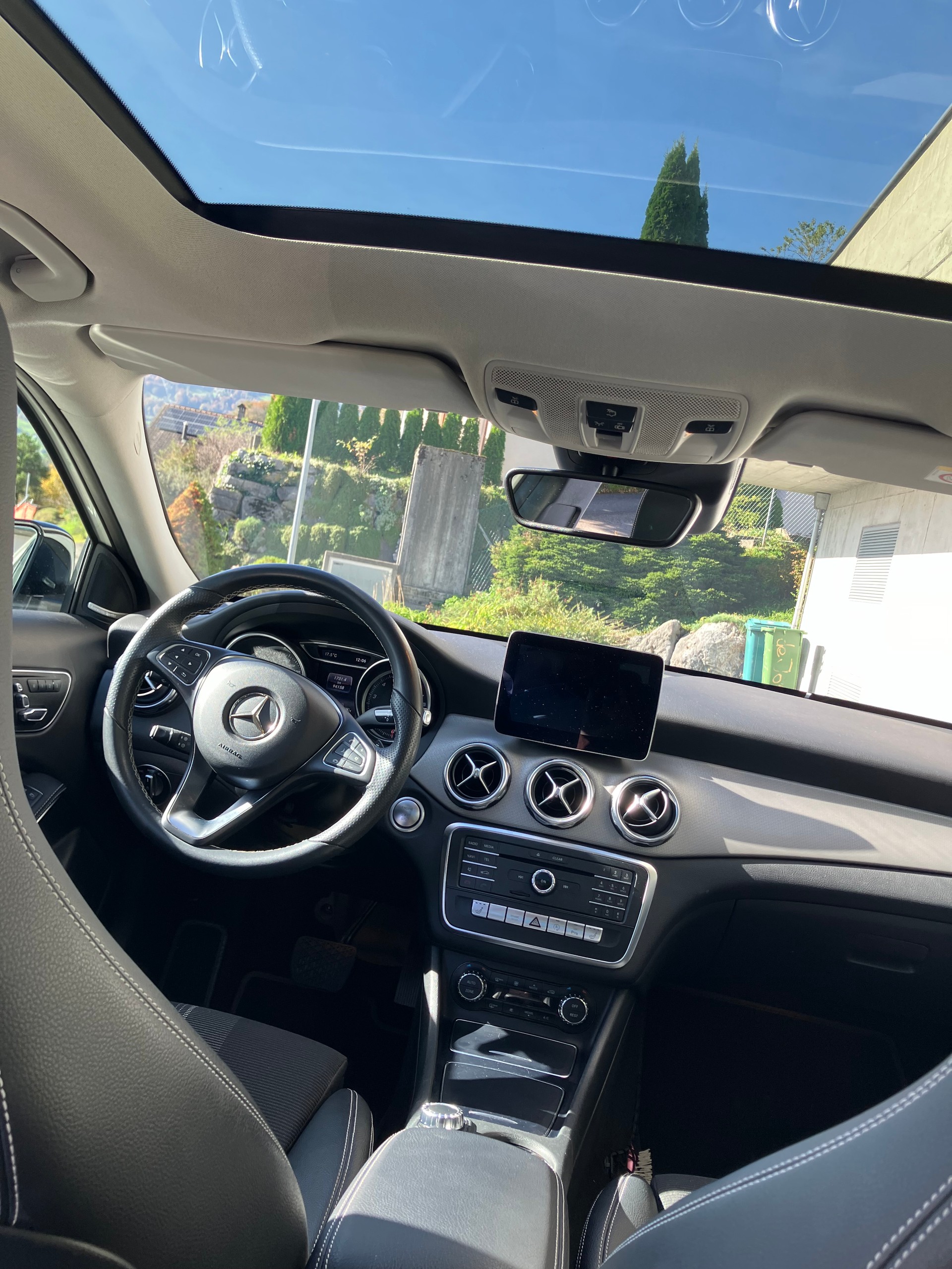 MERCEDES-BENZ GLA 200 Style-image-3