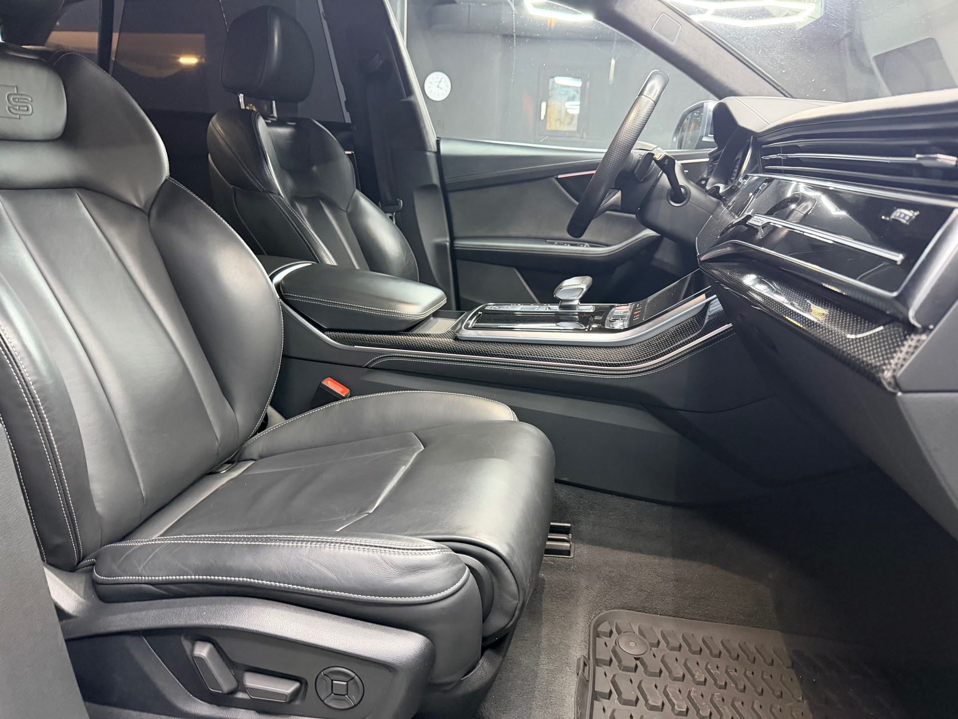 AUDI SQ8 50 TDI quattro-image-10