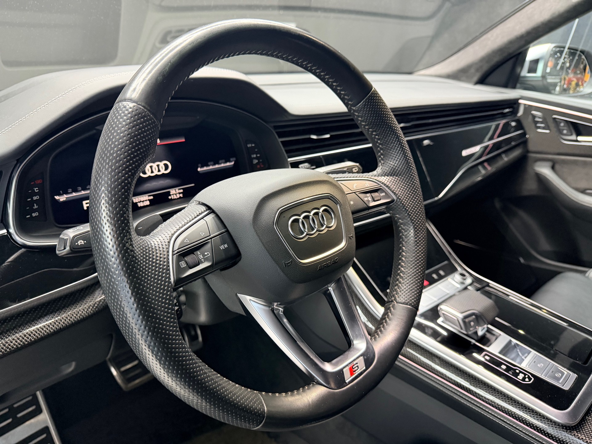 AUDI SQ8 50 TDI quattro-image-5