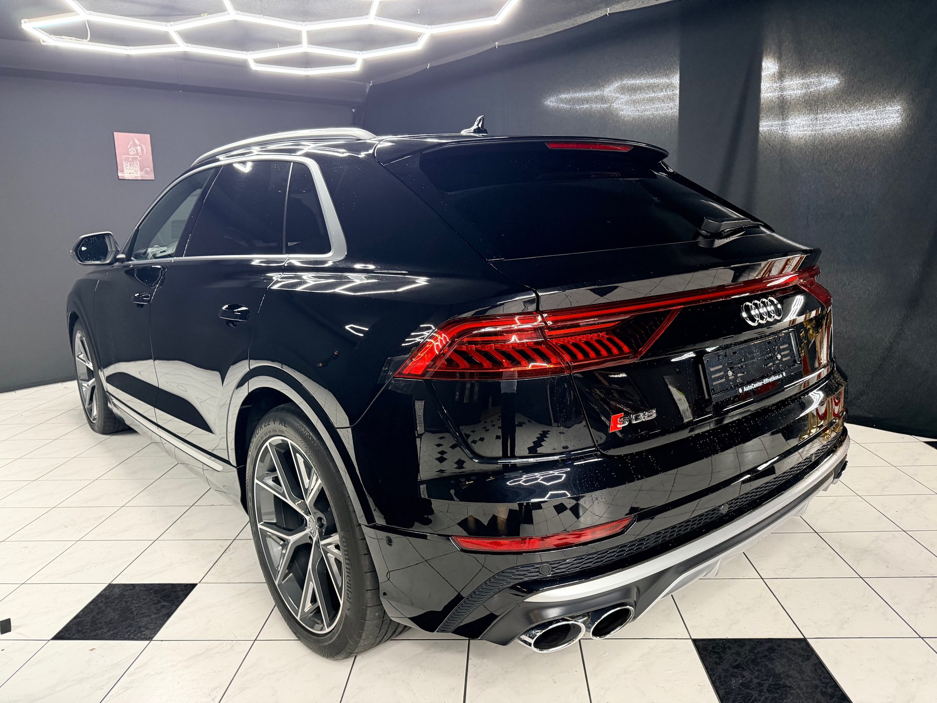 AUDI SQ8 50 TDI quattro-image-4