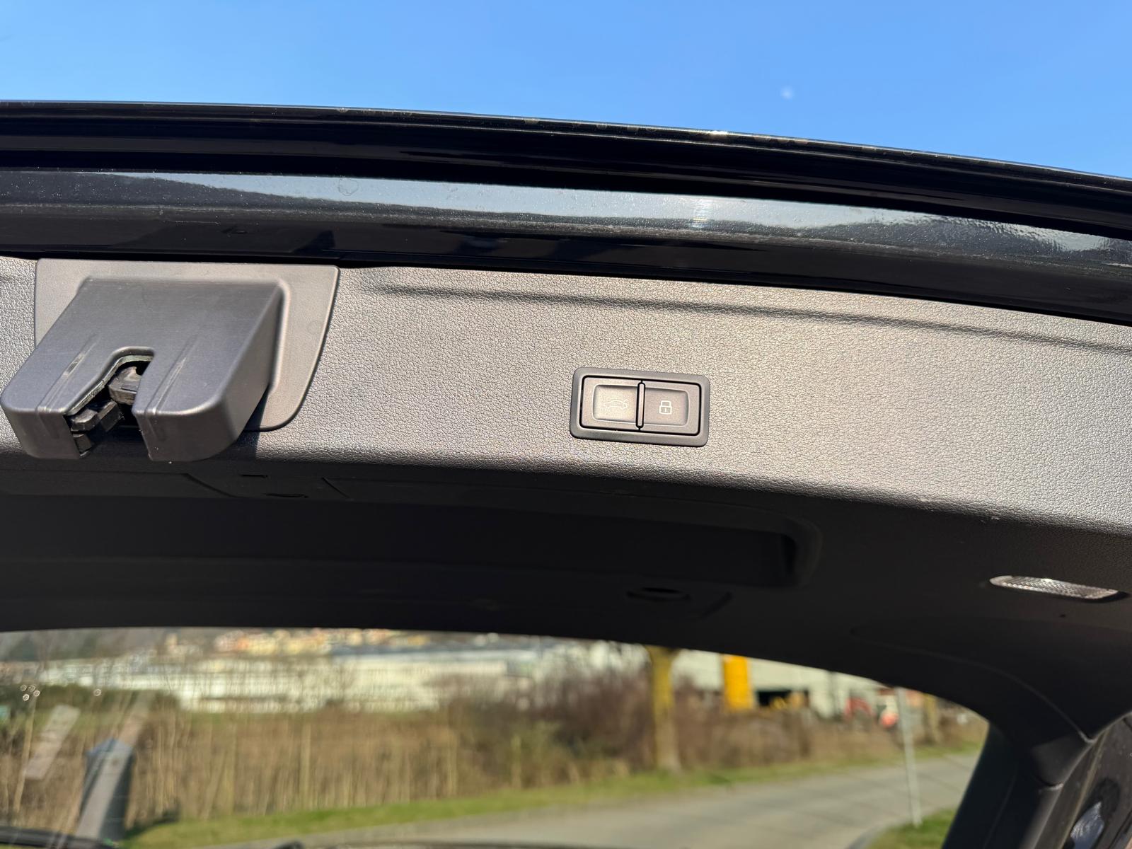AUDI A4 Avant 3.0 TDI quattro tiptronic-image-9