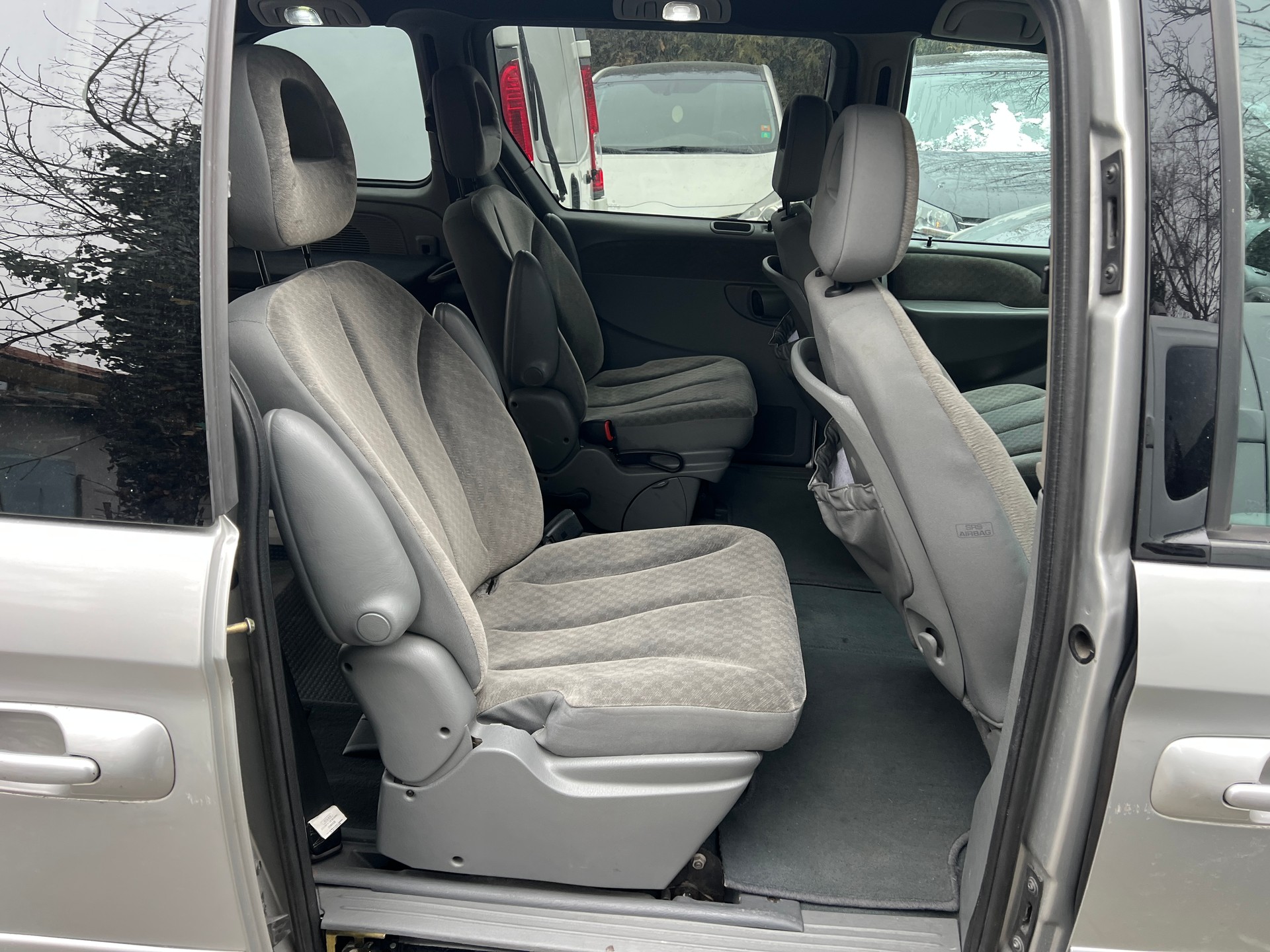 CHRYSLER Voyager 3.3 LX Automatic-image-9