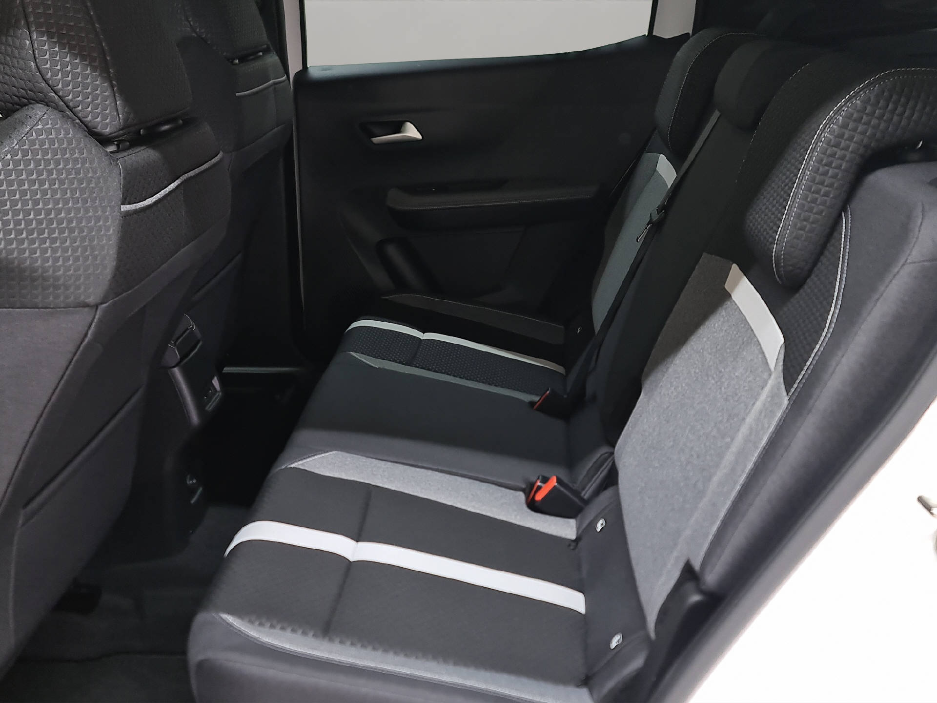 OPEL Frontera 1.2 T HEV 145 GS 7-Plätzer-image-9