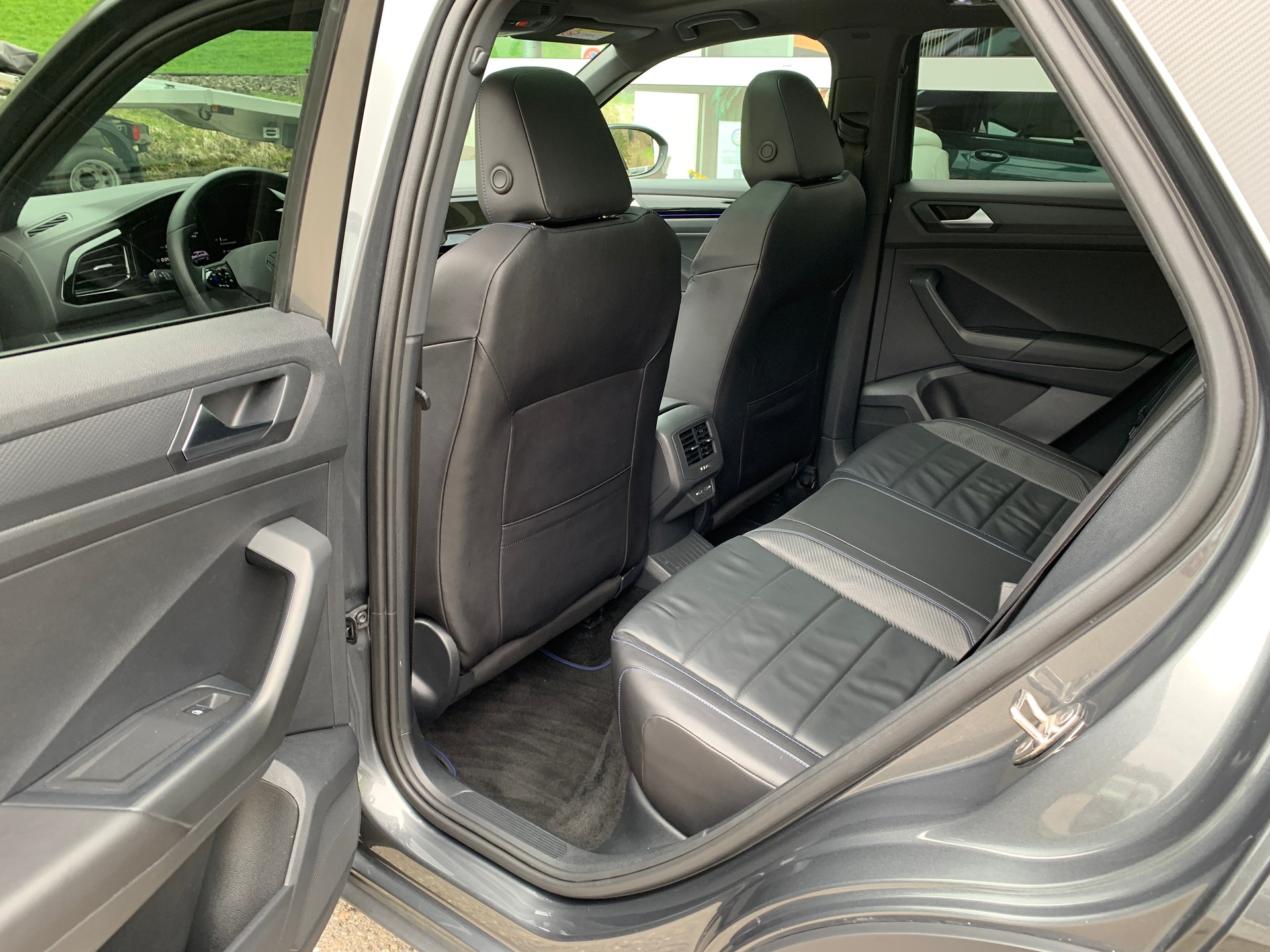 VW T-Roc 2.0 TSI R DSG 4Motion-image-17