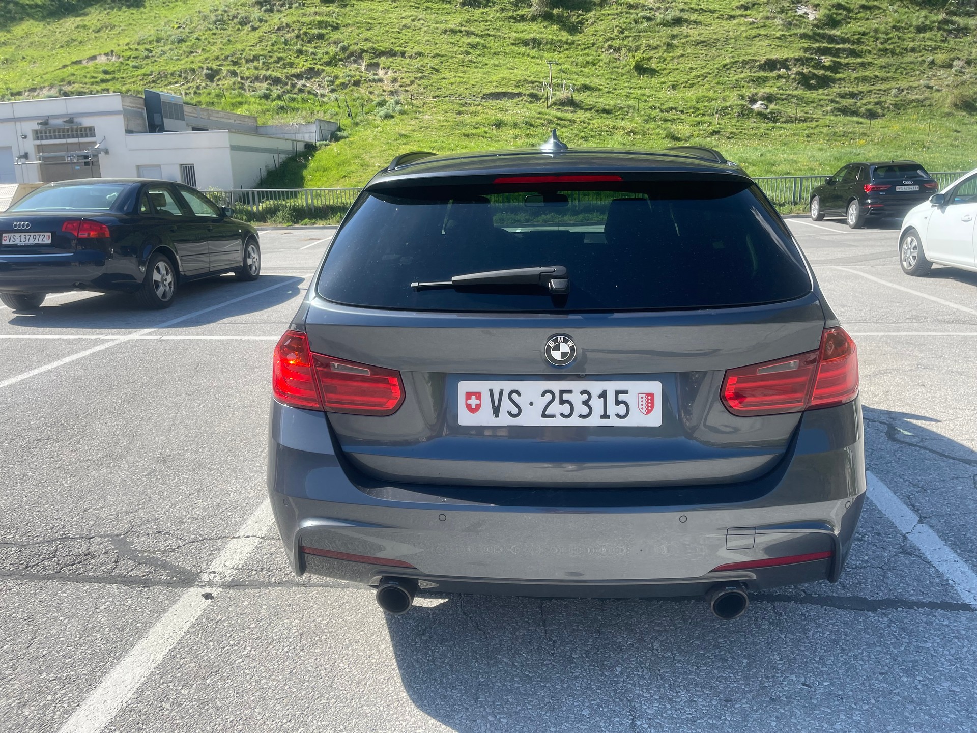 BMW 335i xDrive Touring Sport Line Steptronic-image-2