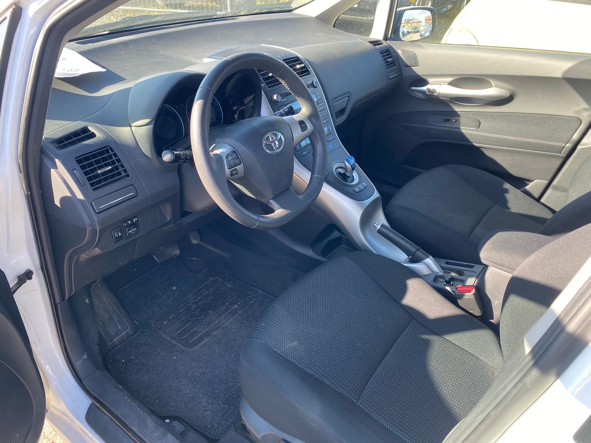 TOYOTA Auris 1.8 16V HSD Linea Luna-image-11