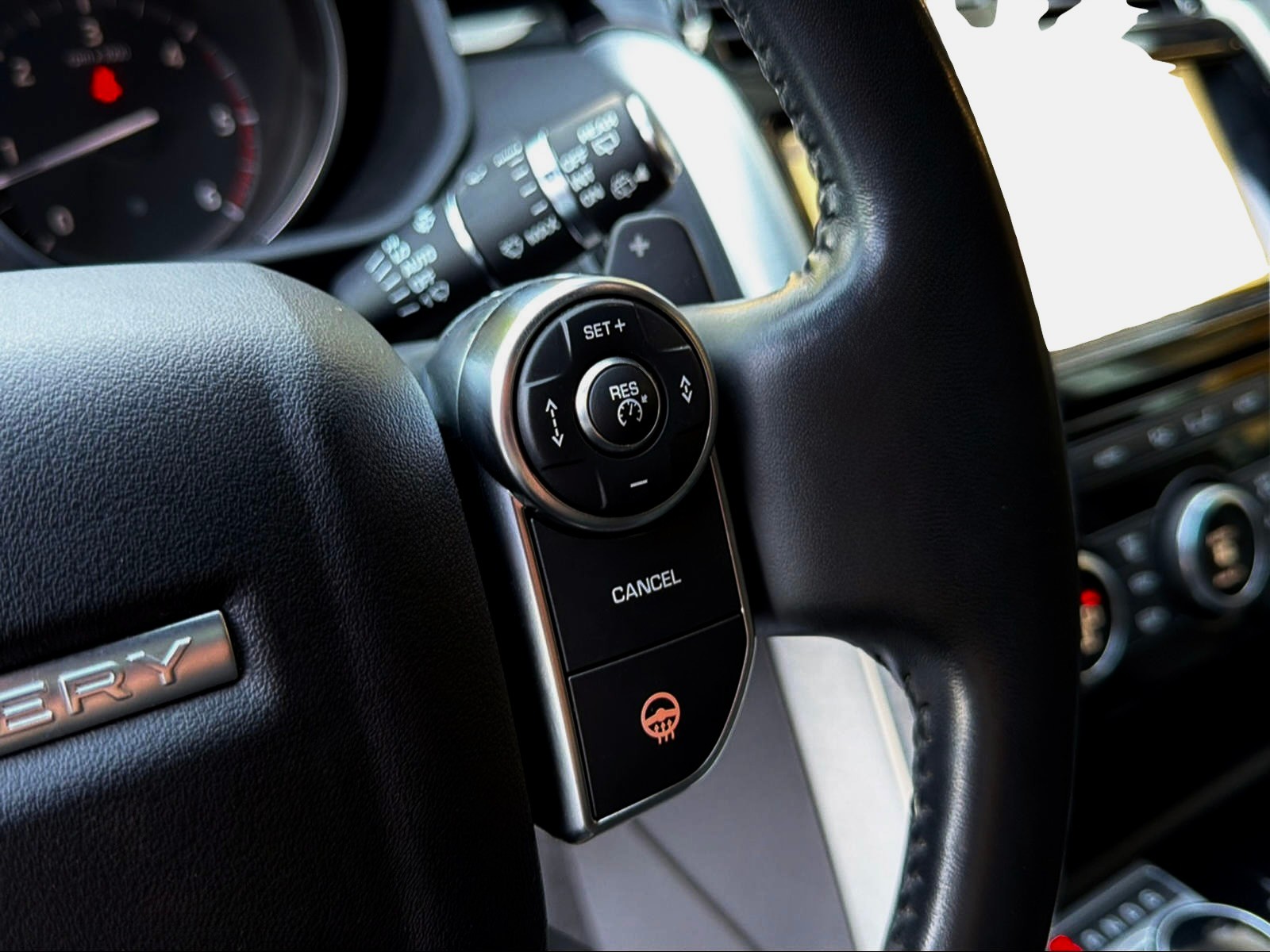 LAND ROVER Discovery 3.0 TD6 HSE Automatic-image-15