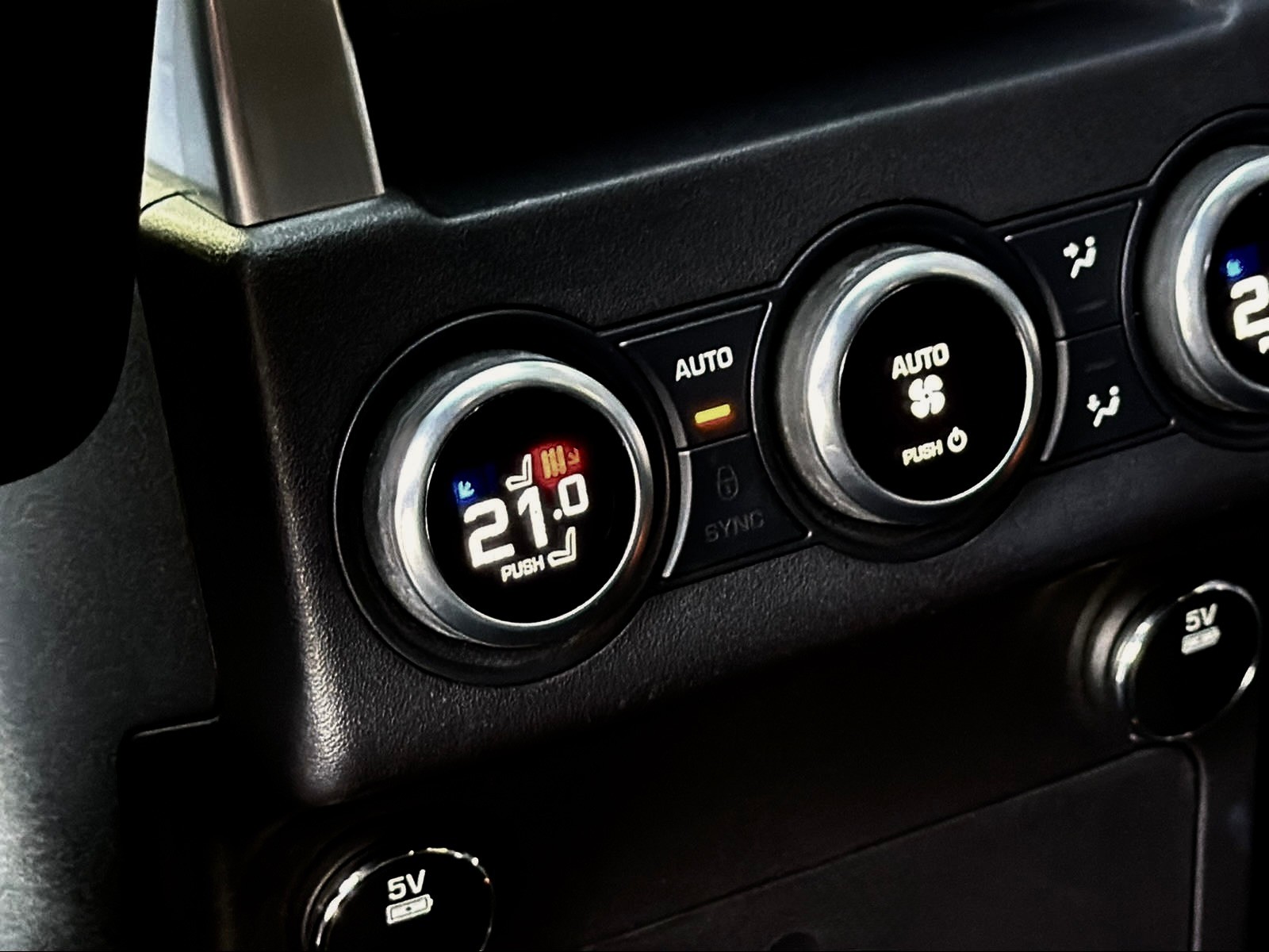 LAND ROVER Discovery 3.0 TD6 HSE Automatic-image-12