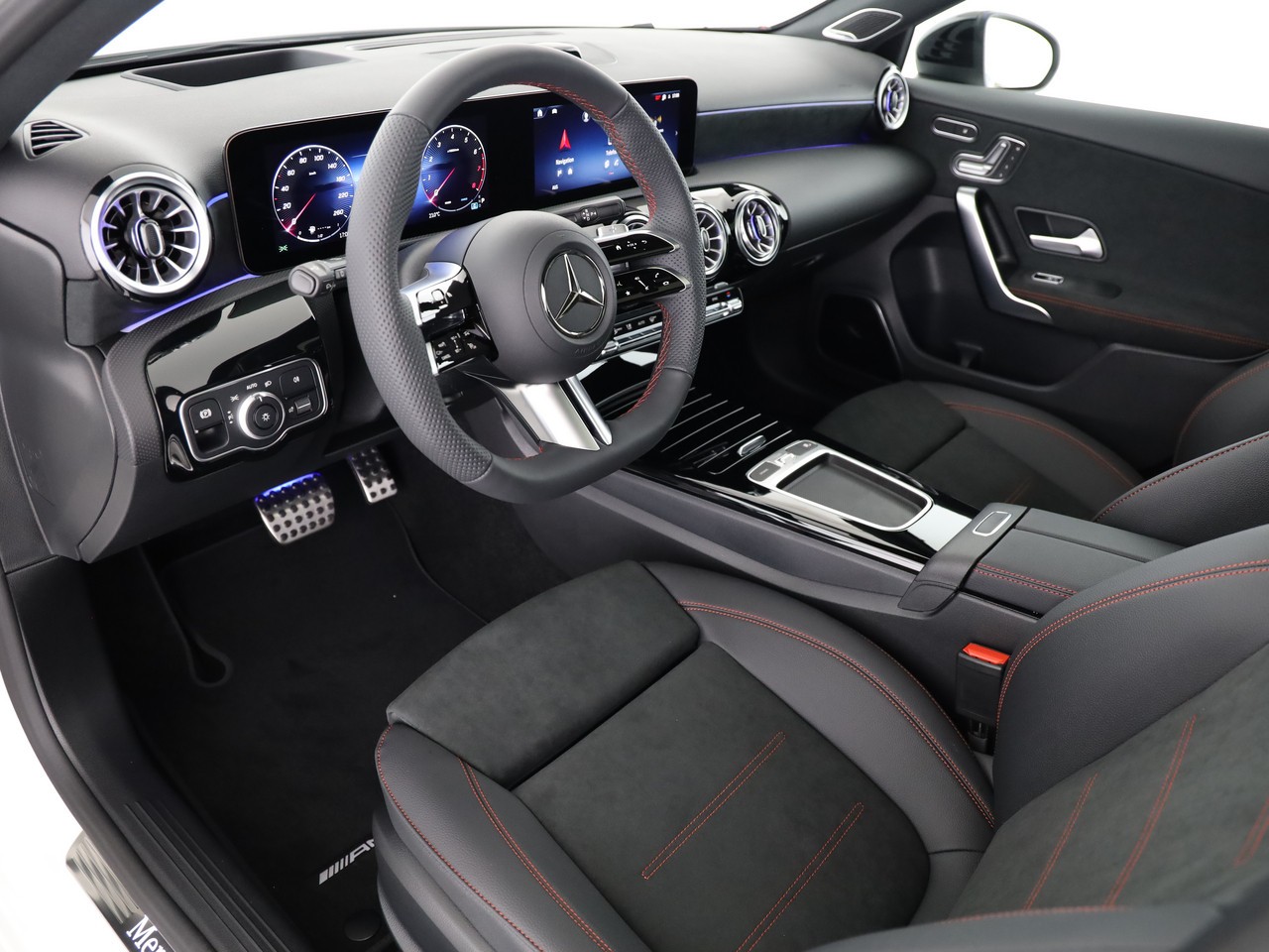 MERCEDES-BENZ A 200 Night Star 7G-DCT-image-8