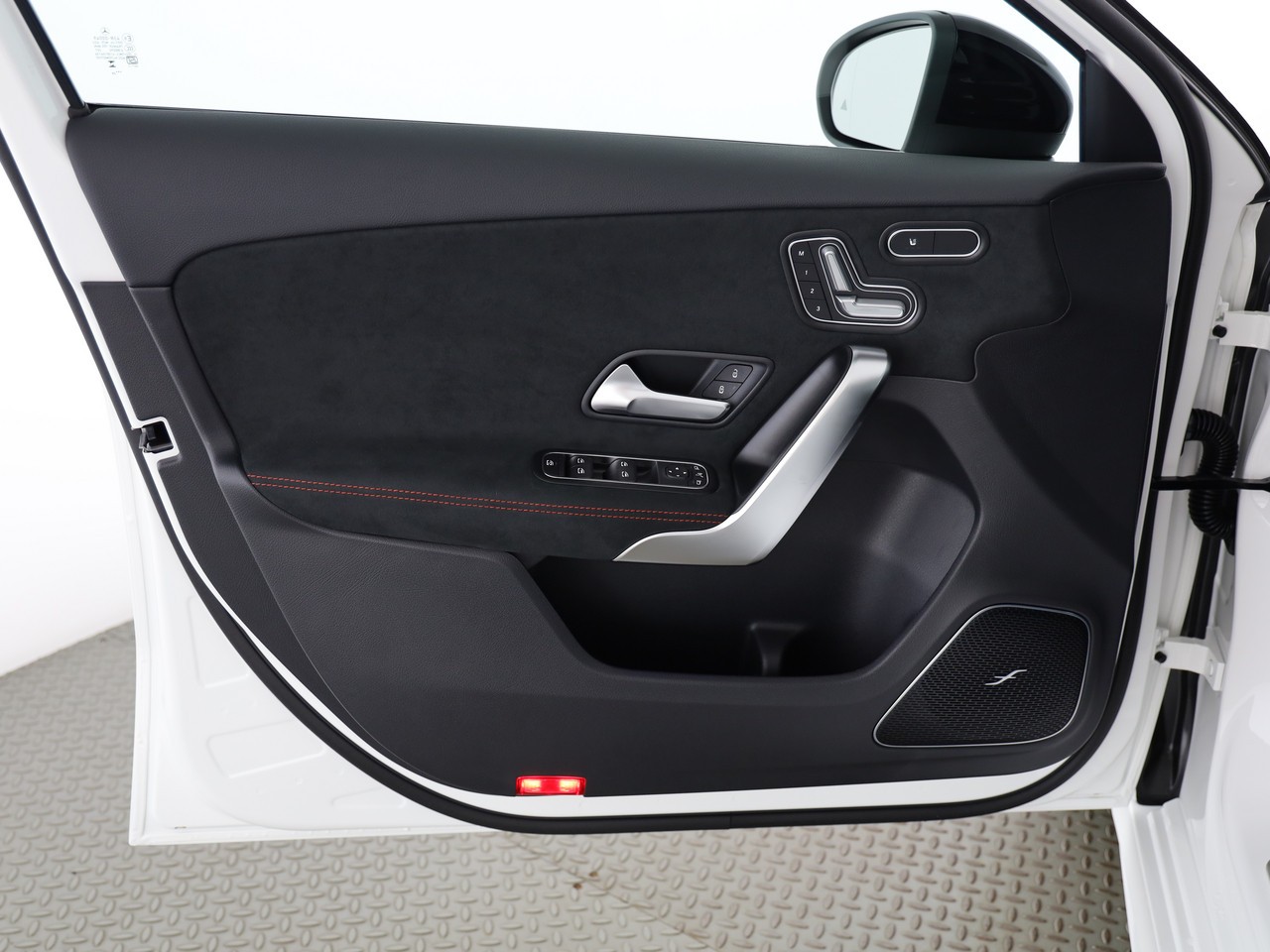 MERCEDES-BENZ A 200 Night Star 7G-DCT-image-14