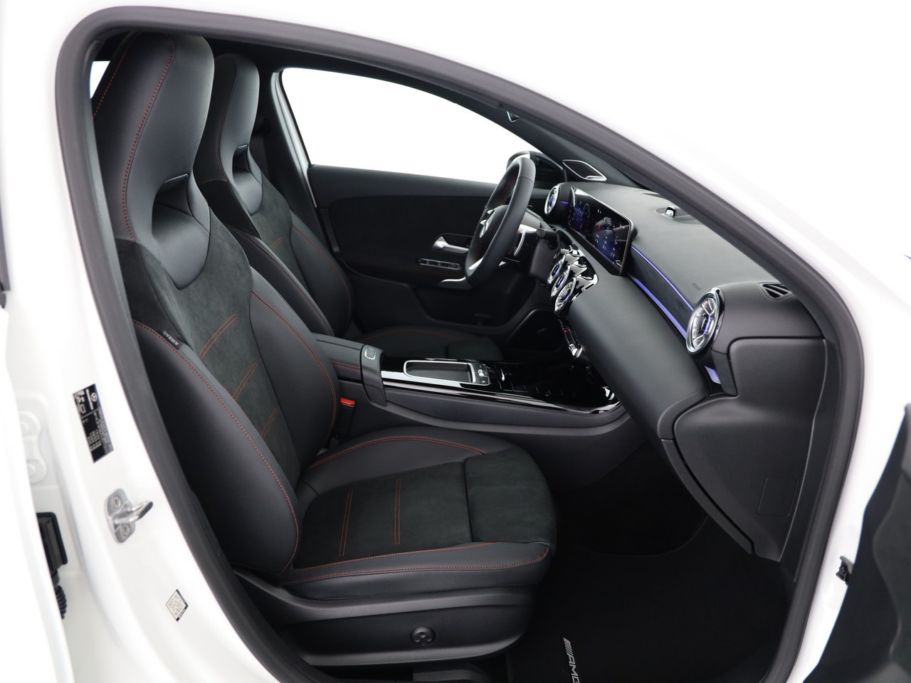 MERCEDES-BENZ A 200 Night Star 7G-DCT-image-10