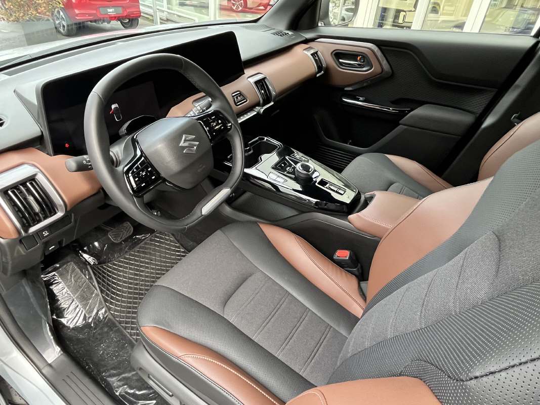 SUZUKI e Vitara Compact Top 4x4-image-2