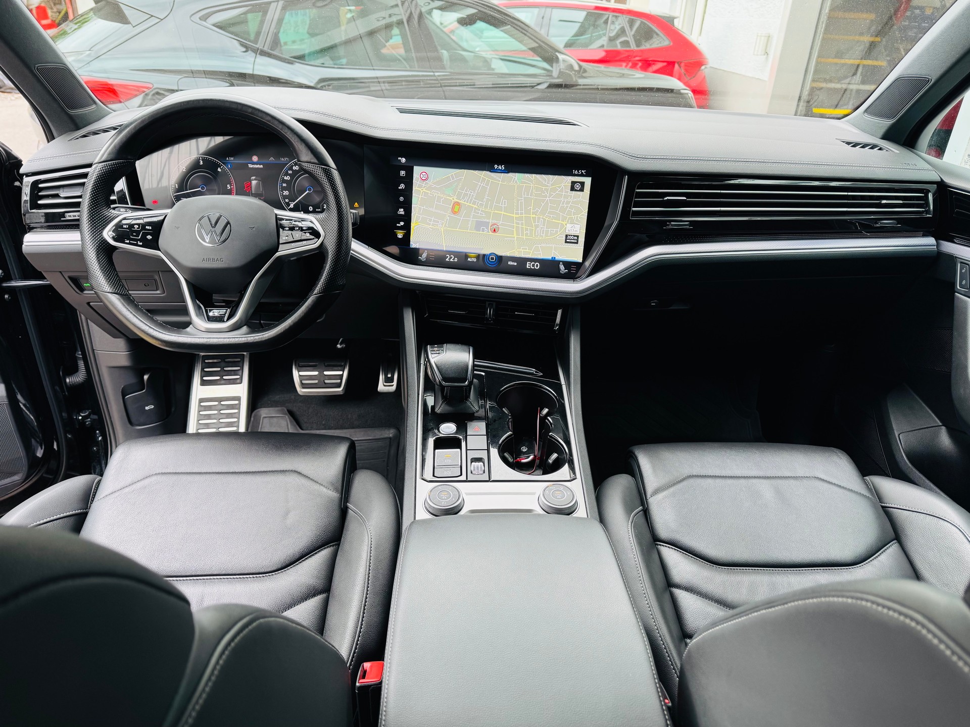 VW Touareg 3.0 TDI R Line Tiptronic-image-13