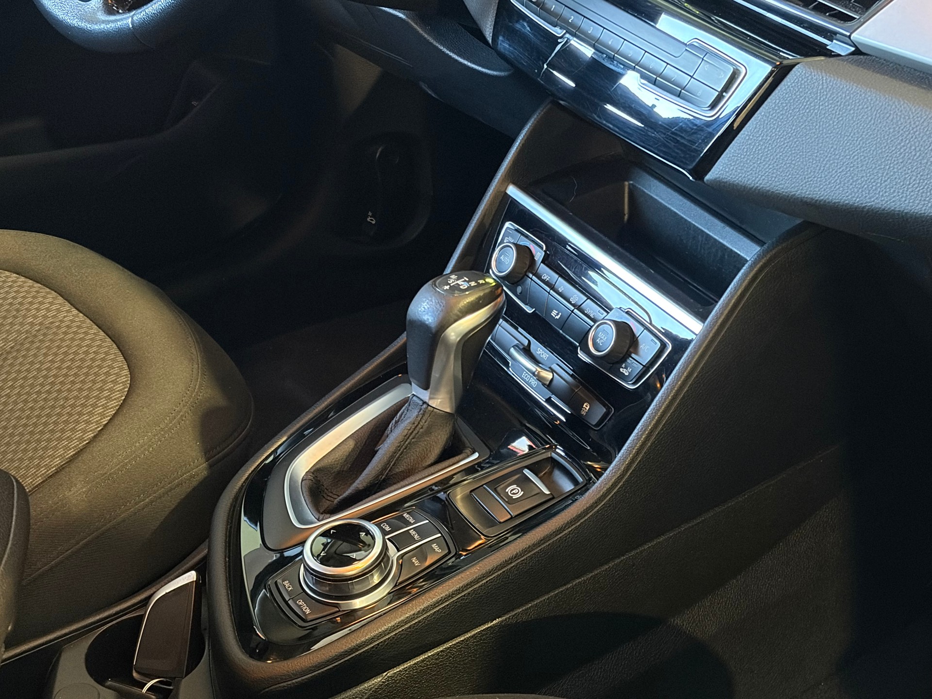 BMW 218i Active Tourer Steptronic *CH-Fahrzeug*-image-9