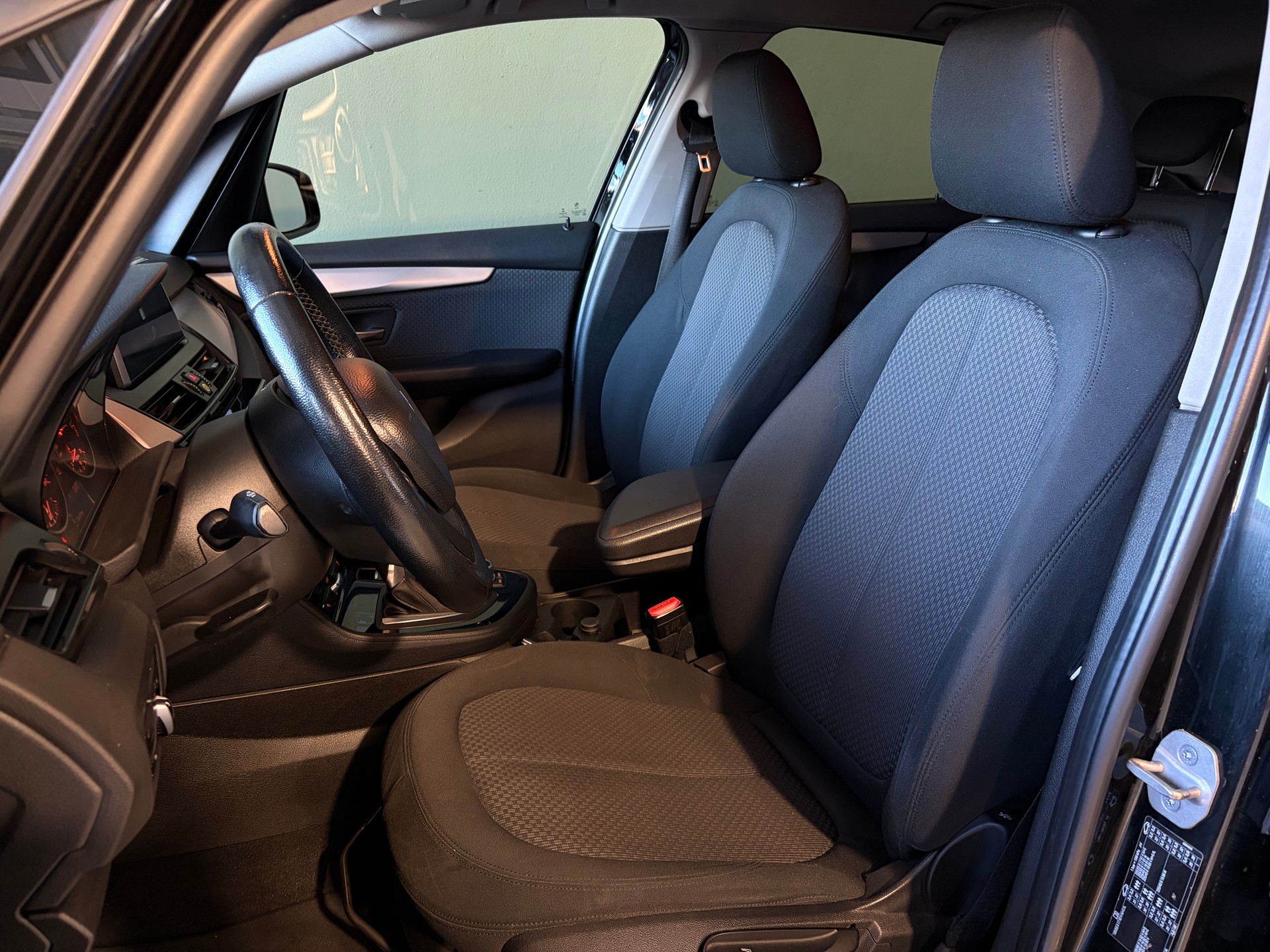 BMW 218i Active Tourer Steptronic *CH-Fahrzeug*-image-5