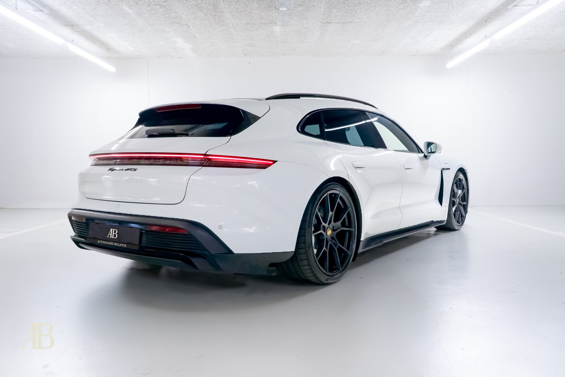 PORSCHE Taycan Sport Turismo mit Porsche Approved-image-7