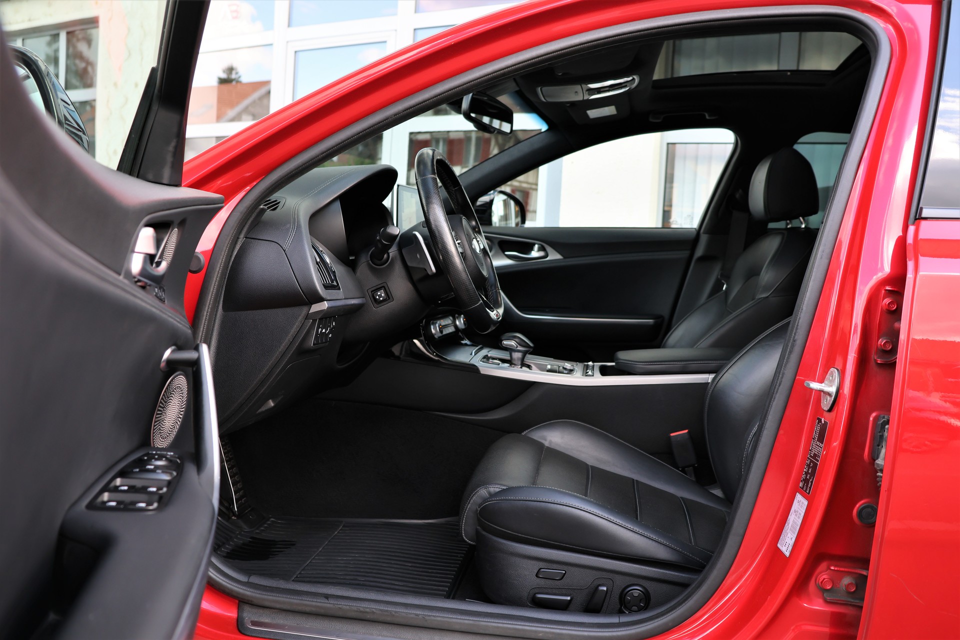 KIA Stinger 3.3 T-GDi GT Automat AWD (CH)-image-9