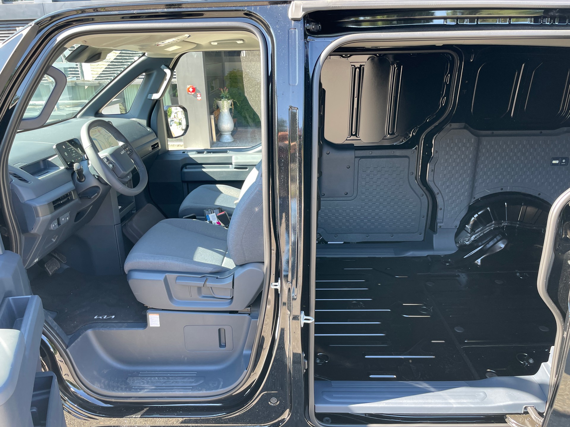 KIA PV5 Cargo 71.2 kWh Plus-image-14