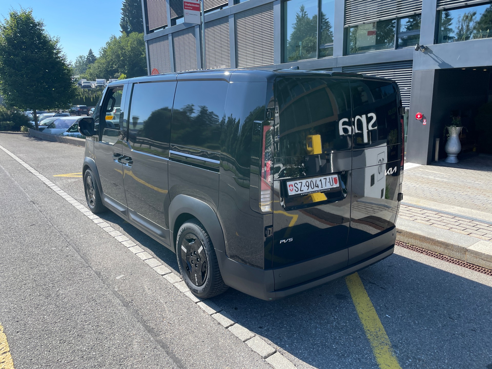 KIA PV5 Cargo 71.2 kWh Plus-image-7