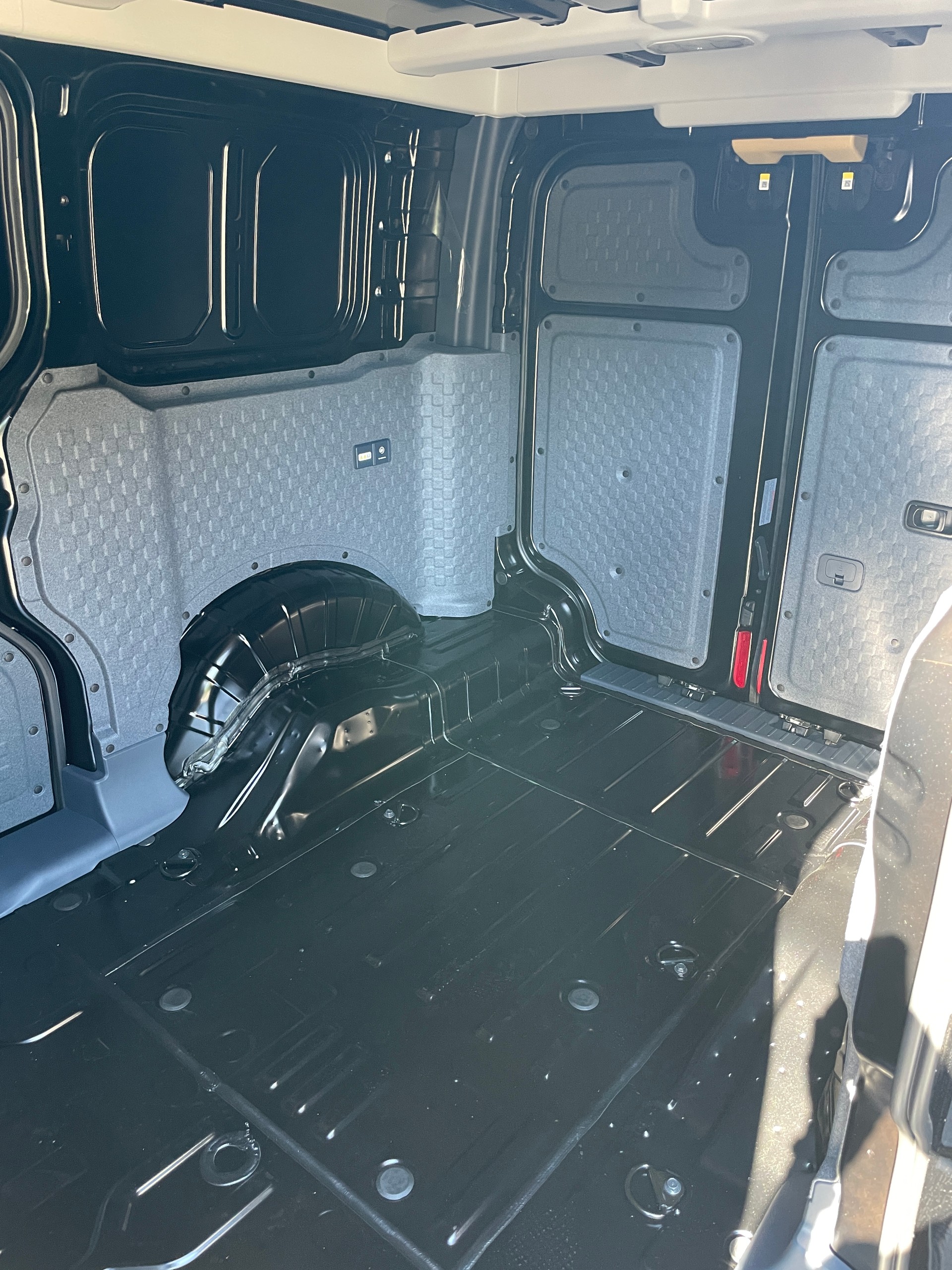 KIA PV5 Cargo 71.2 kWh Plus-image-15