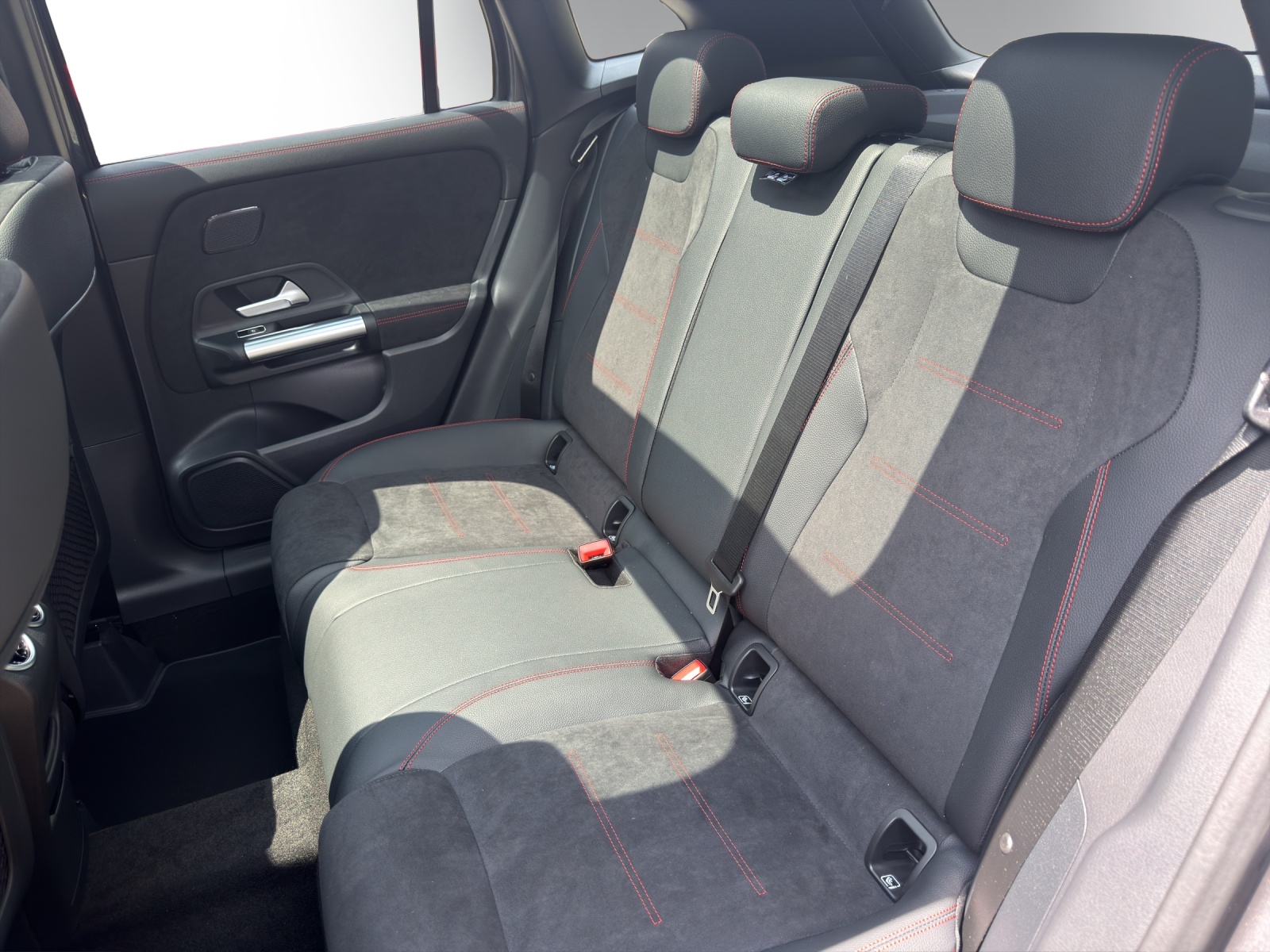 MERCEDES-BENZ GLA 250 4Matic 8G-DCT Swiss Star-image-13