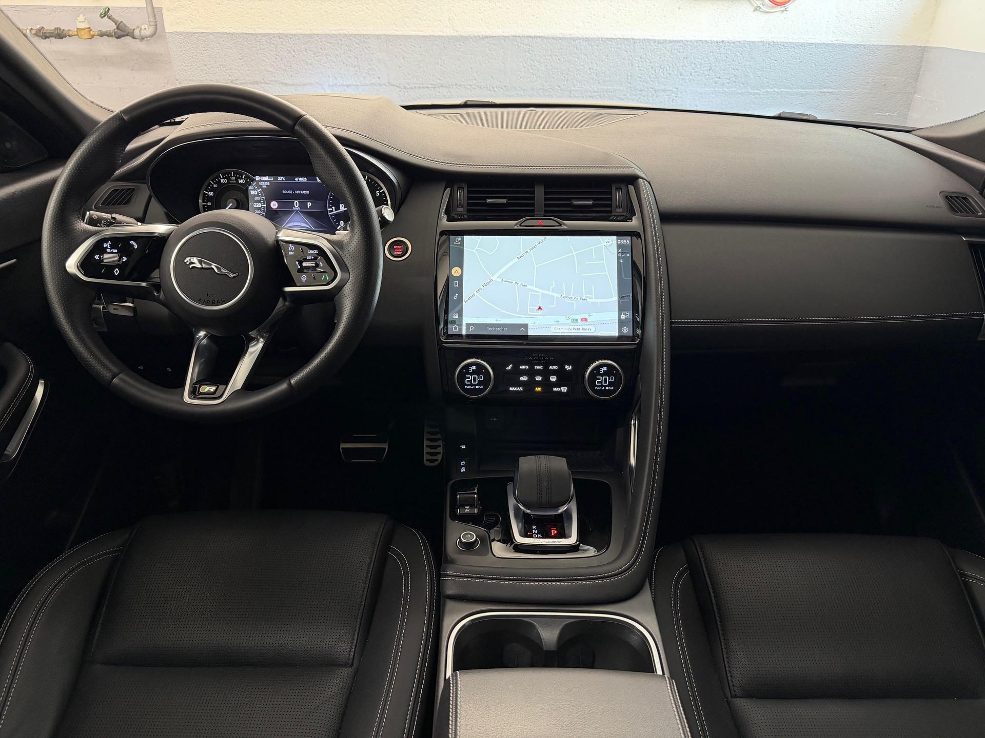 JAGUAR E-Pace 2.0 I4 200 R-Dynamic S AWD-image-11