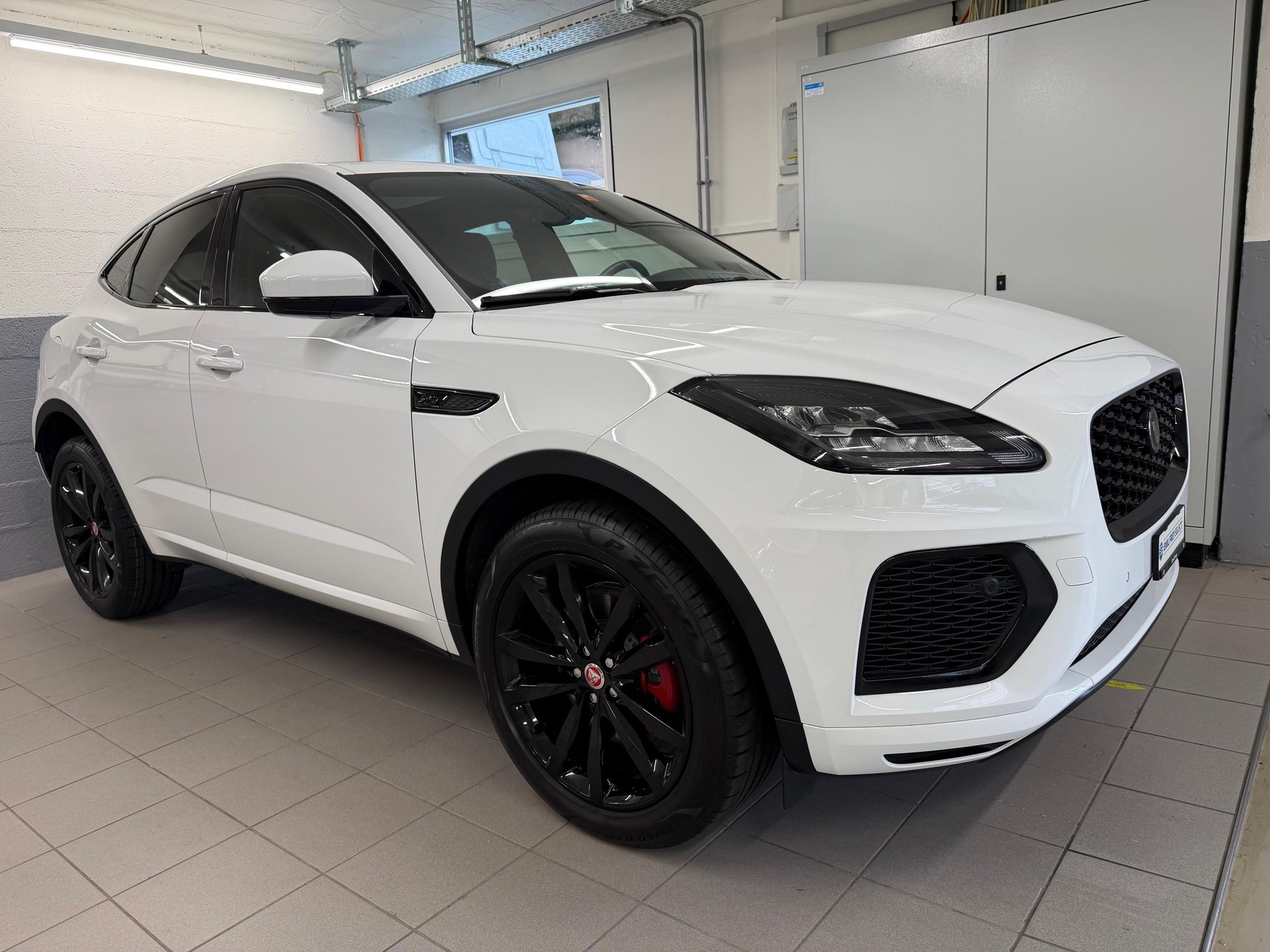 JAGUAR E-Pace 2.0 I4 200 R-Dynamic S AWD-showroom-element-2