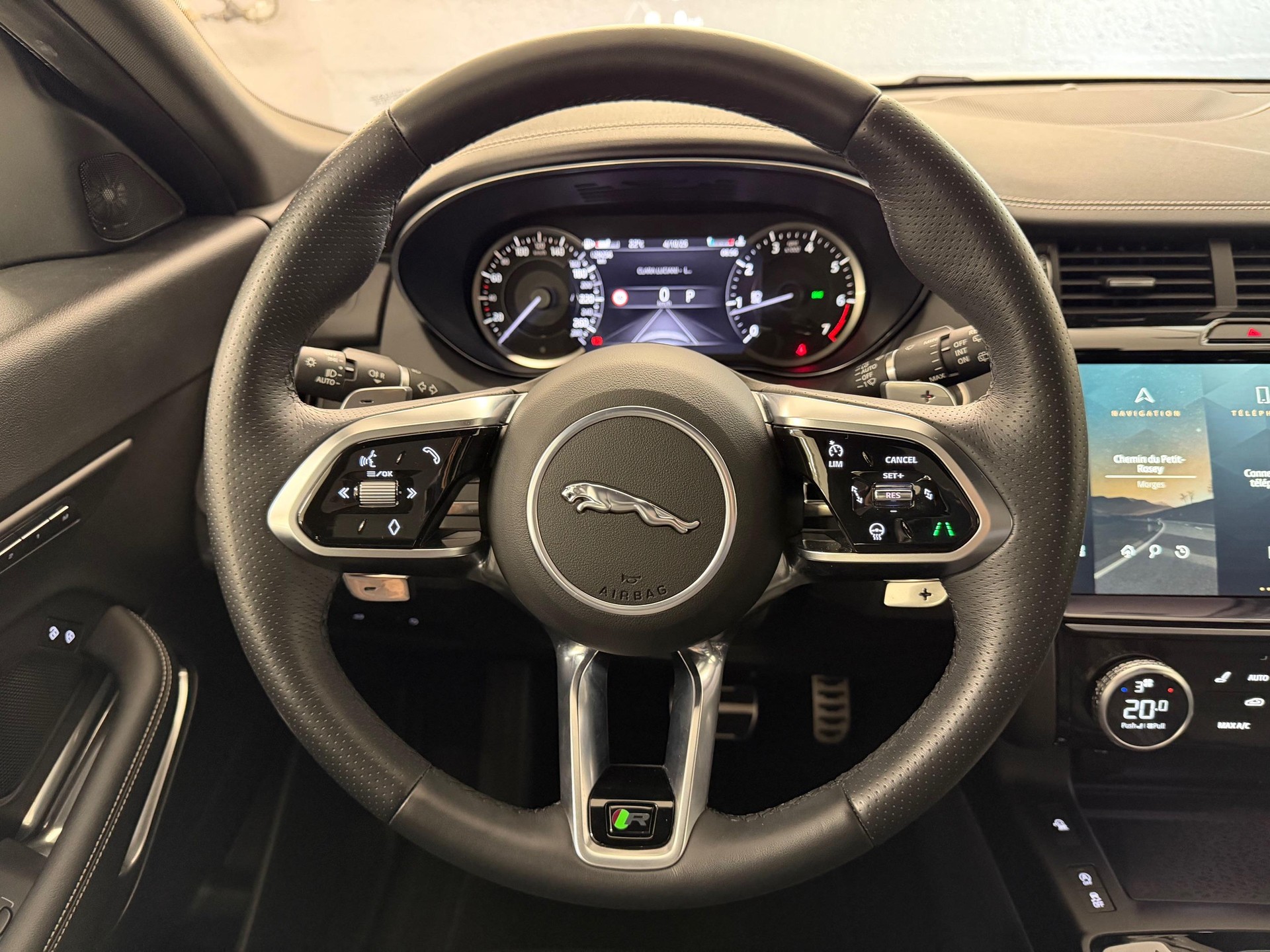 JAGUAR E-Pace 2.0 I4 200 R-Dynamic S AWD-showroom-element-3