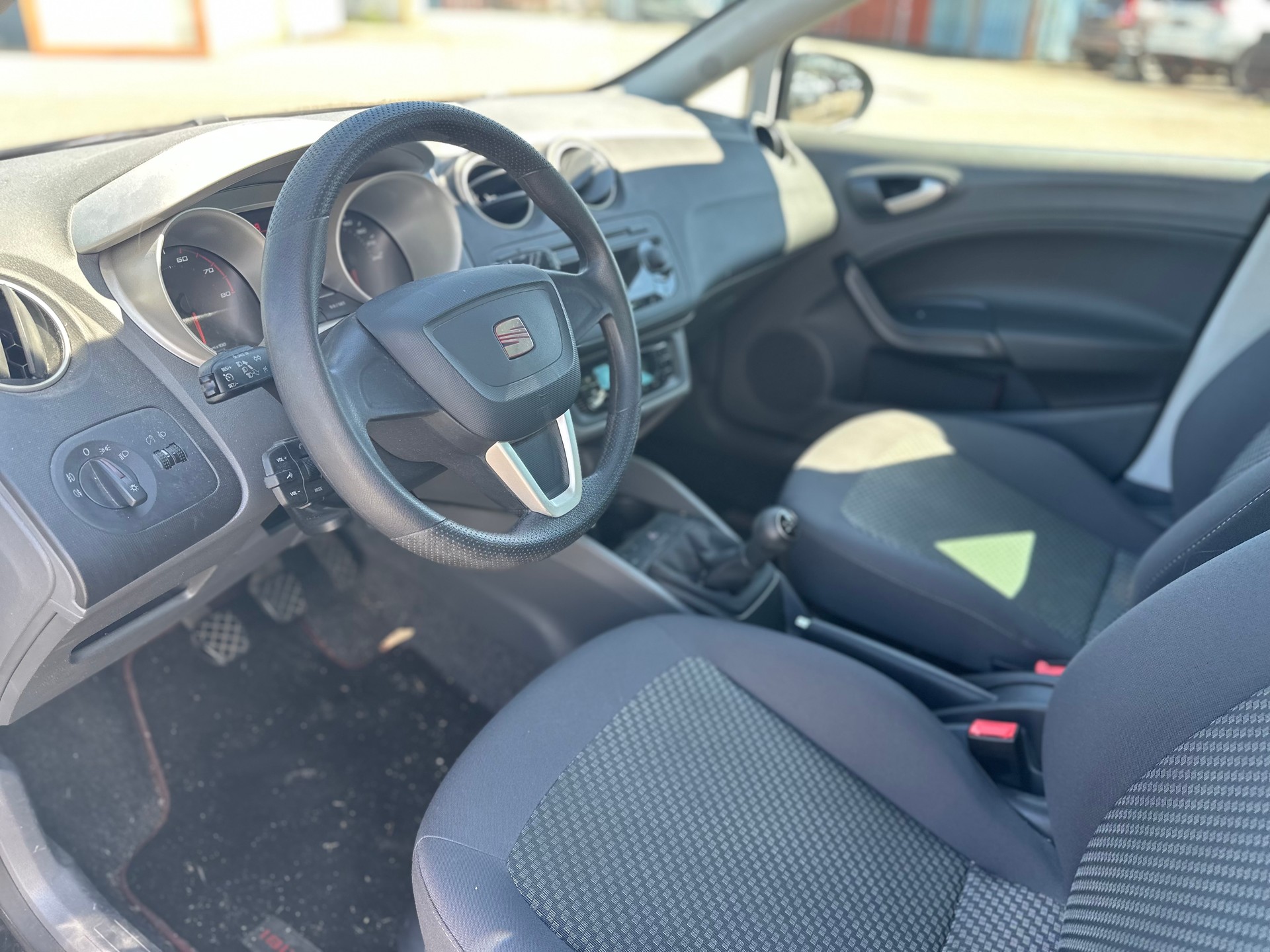 SEAT Ibiza SC 1.6 Style-image-9