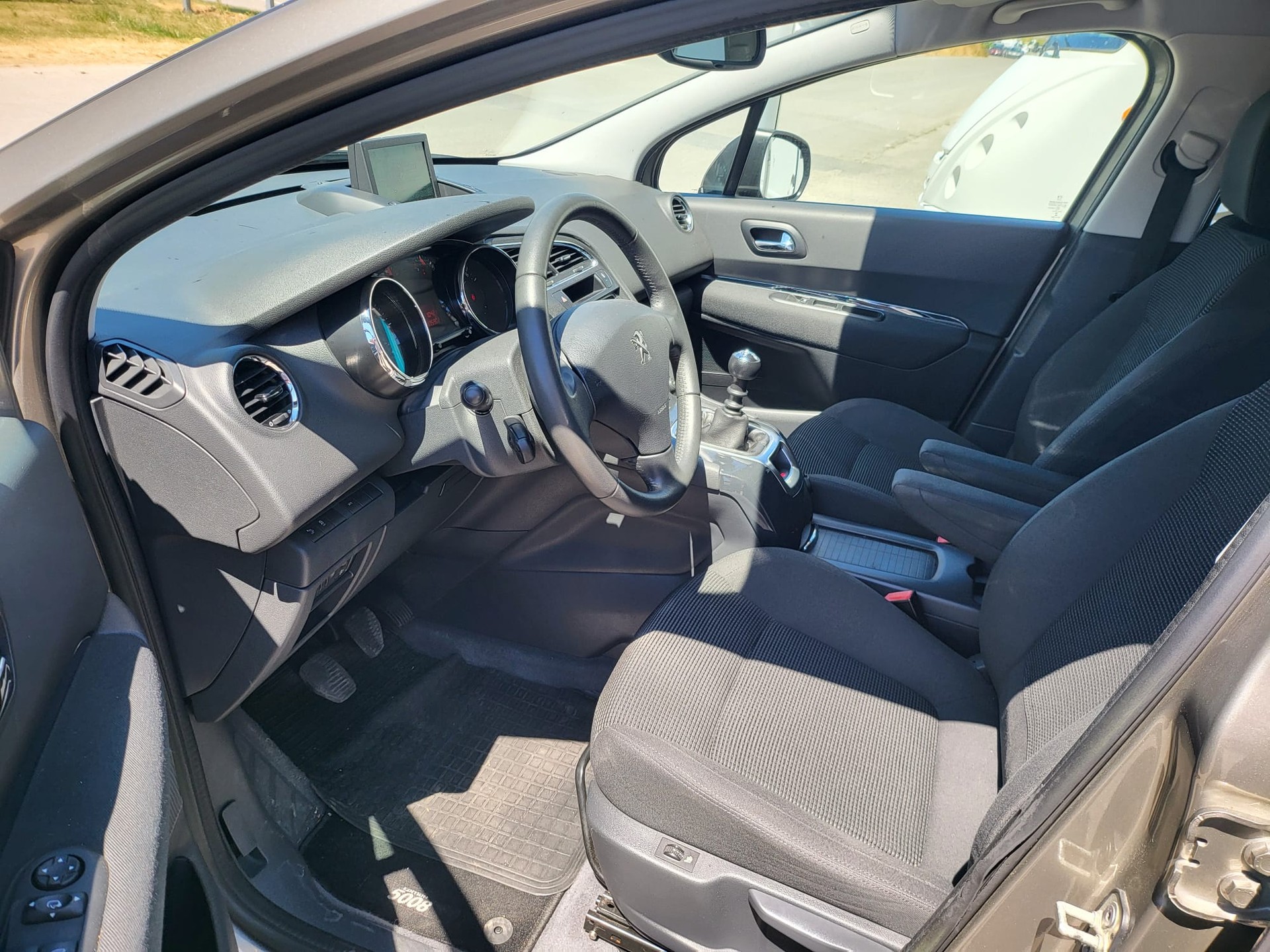 PEUGEOT 5008 HDI 115-image-6