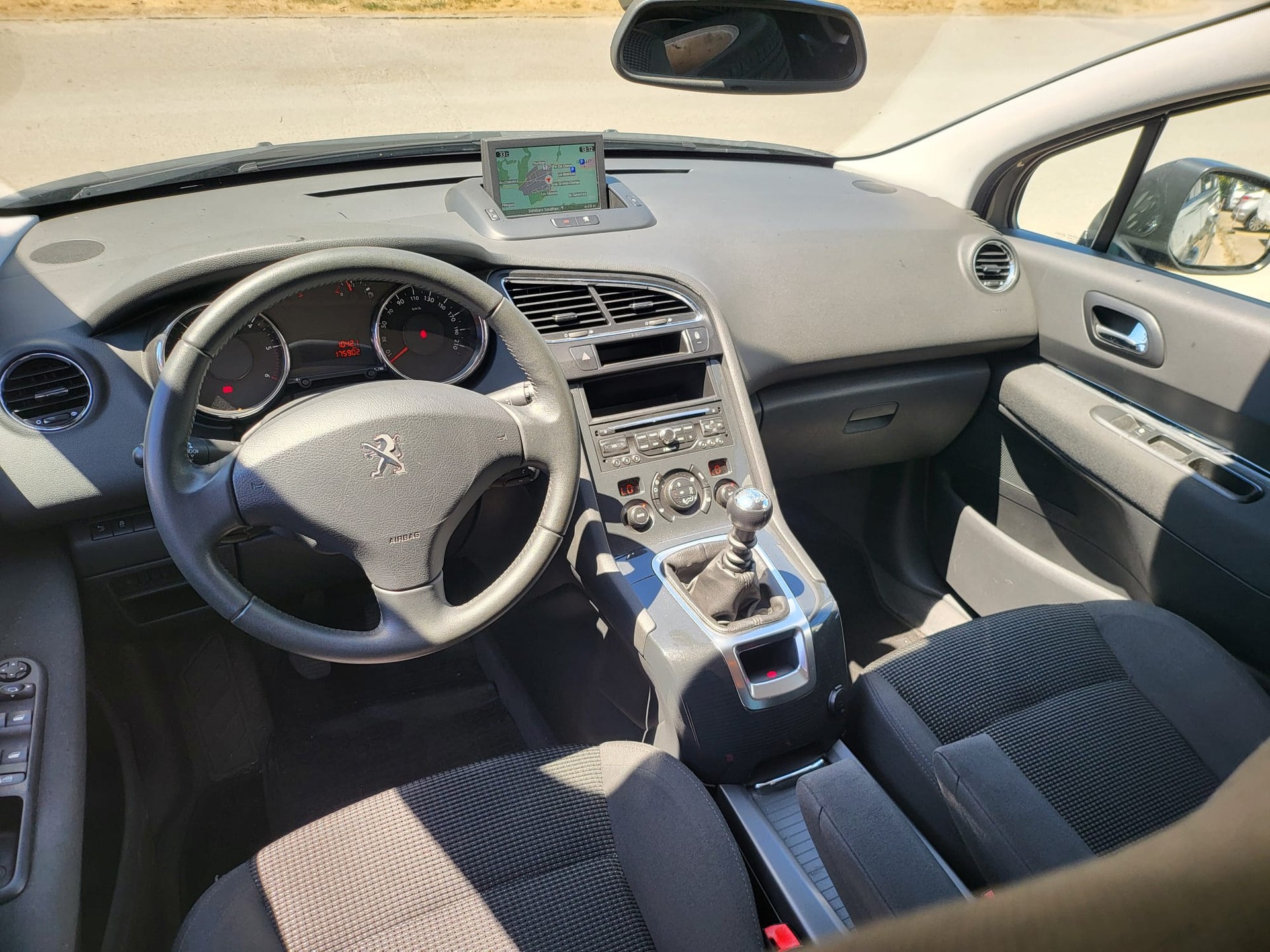 PEUGEOT 5008 HDI 115-image-8