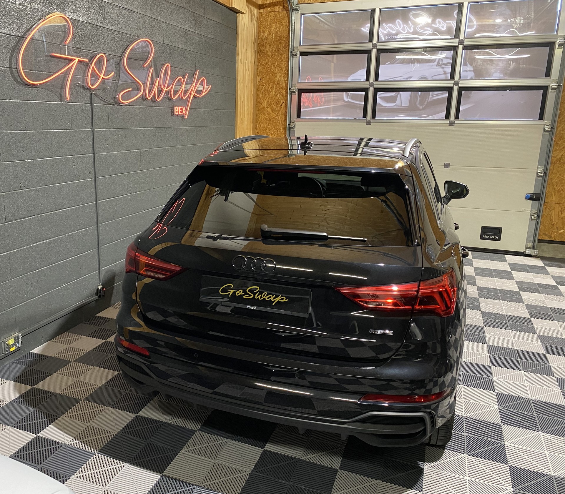AUDI Q3 40 TFSI S line quattro S-tronic-image-4