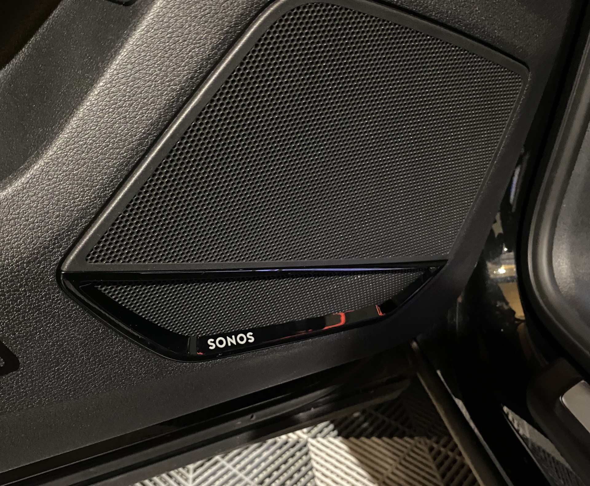 AUDI Q3 40 TFSI S line quattro S-tronic-image-10
