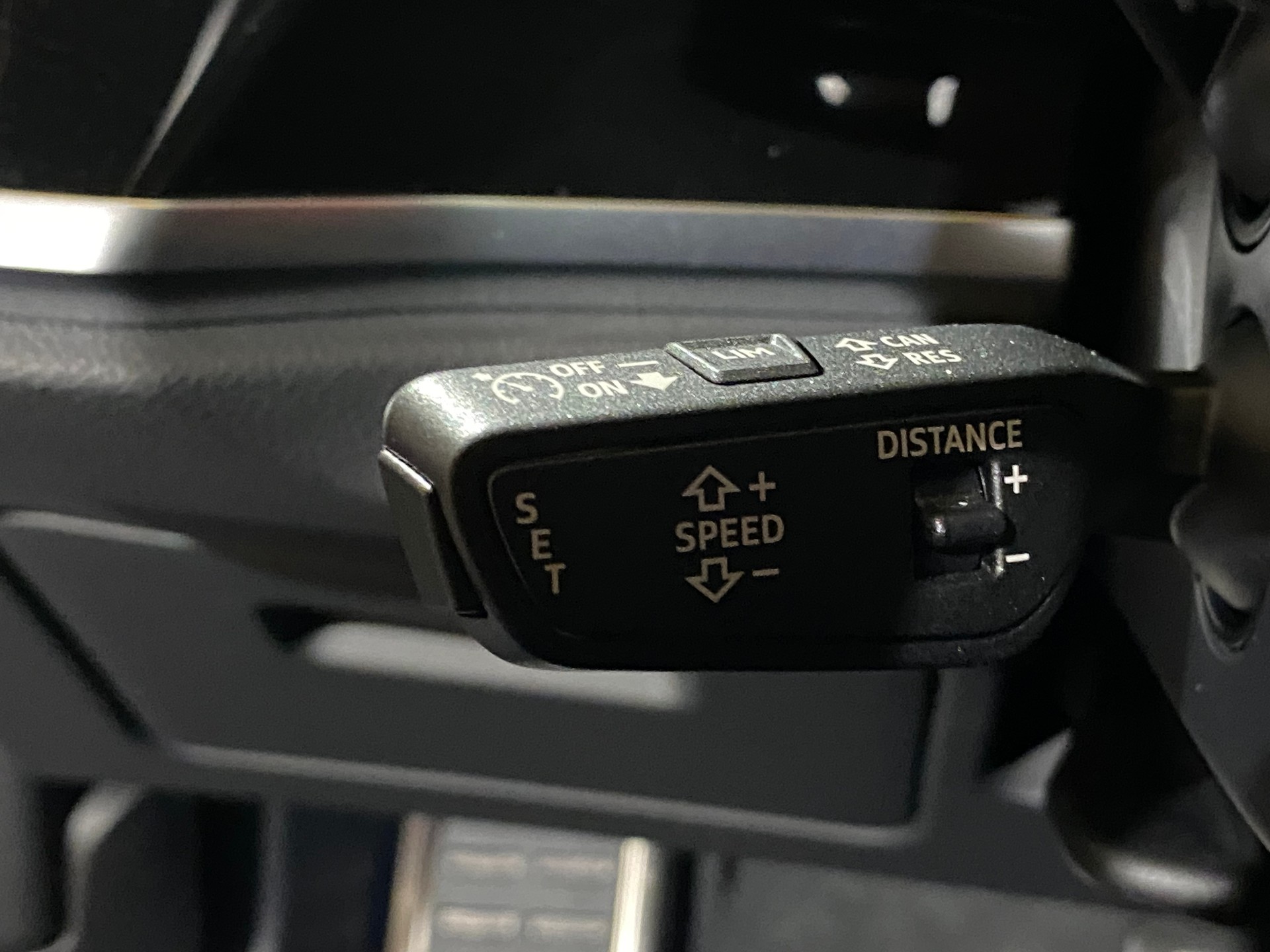 AUDI Q3 40 TFSI S line quattro S-tronic-image-15