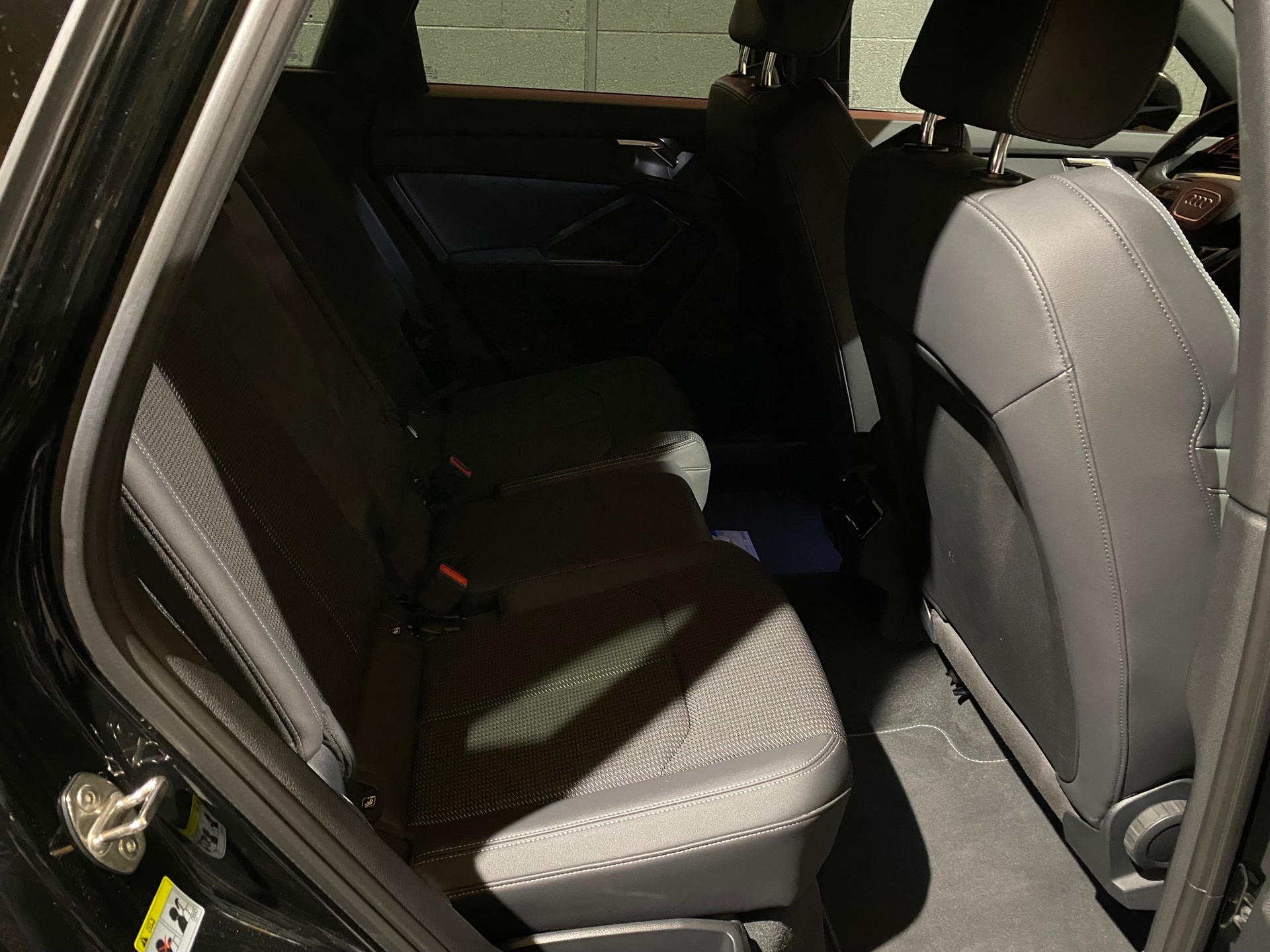 AUDI Q3 40 TFSI S line quattro S-tronic-image-23