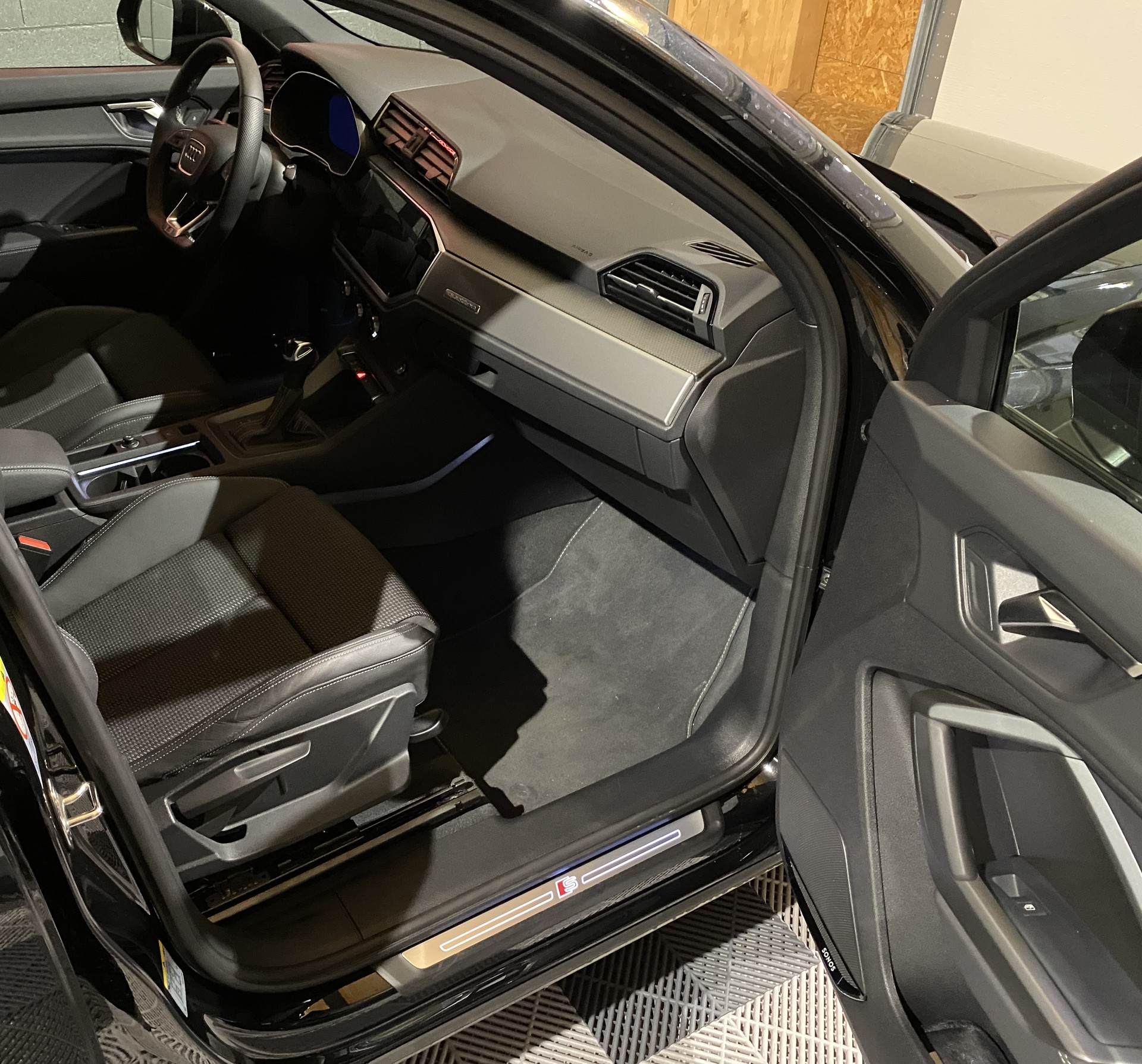 AUDI Q3 40 TFSI S line quattro S-tronic-image-20