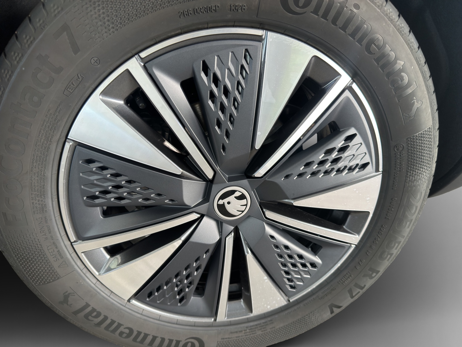 SKODA Karoq 2.0 TDI CR Dynamic 4x4 DSG-image-15
