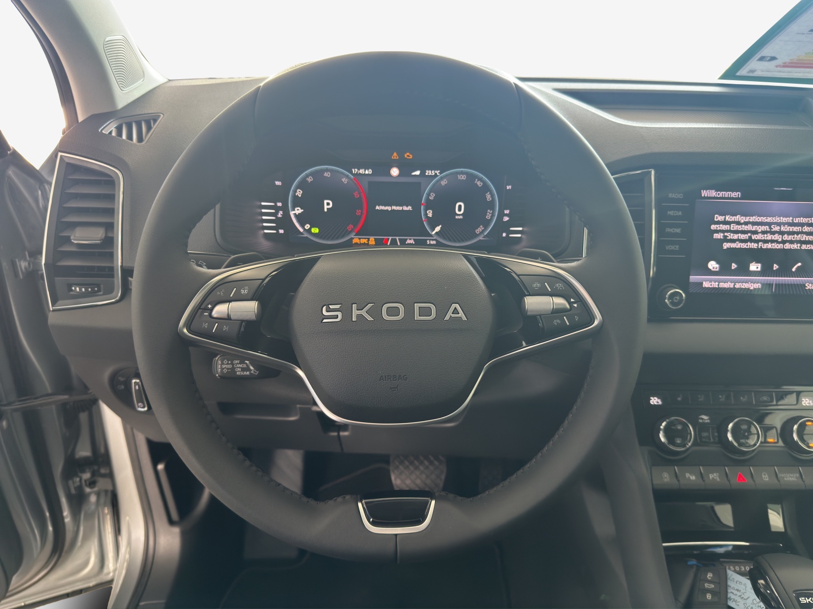SKODA Karoq 2.0 TDI CR Dynamic 4x4 DSG-image-9