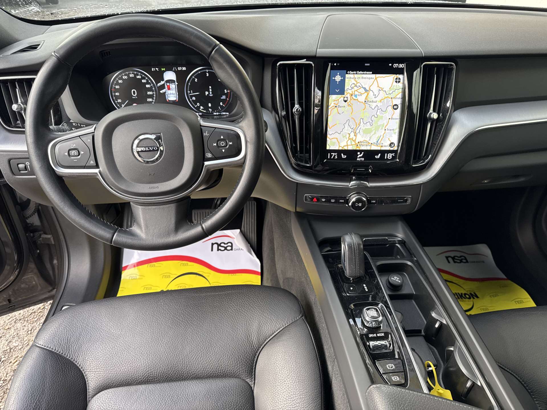 VOLVO XC60 B4 Diesel Mild Hybrid AWD Momentum Geartronic-image-12