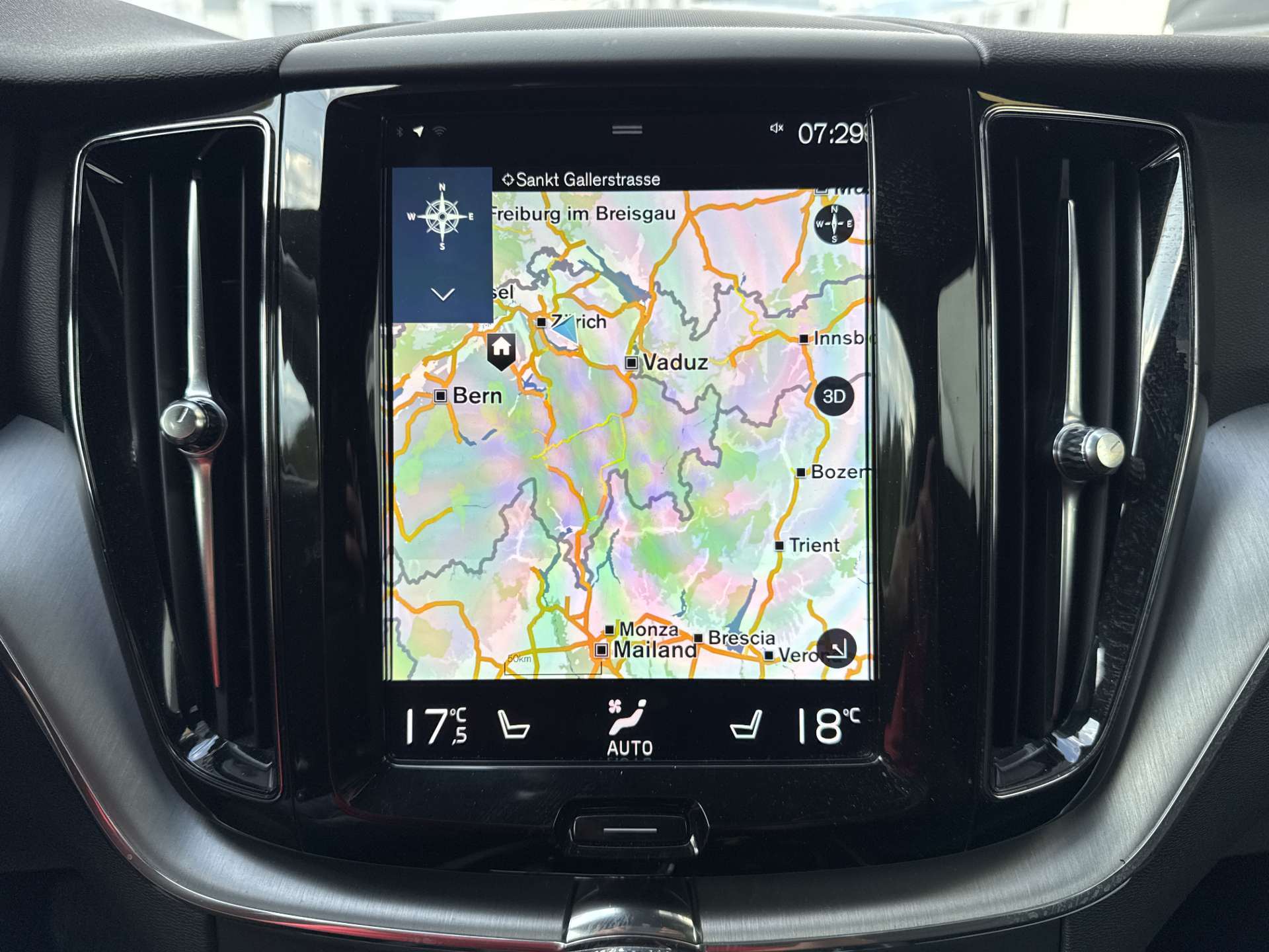 VOLVO XC60 B4 Diesel Mild Hybrid AWD Momentum Geartronic-image-1