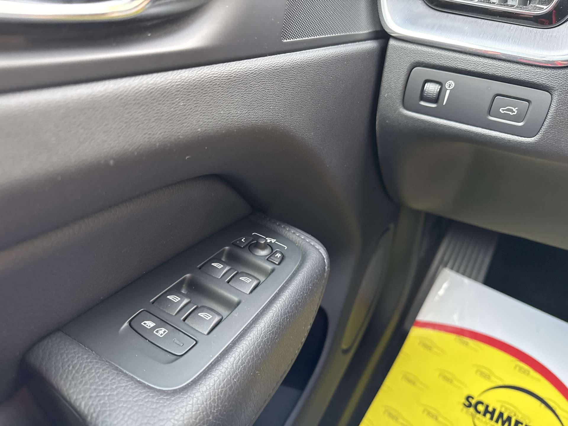 VOLVO XC60 B4 Diesel Mild Hybrid AWD Momentum Geartronic-image-15
