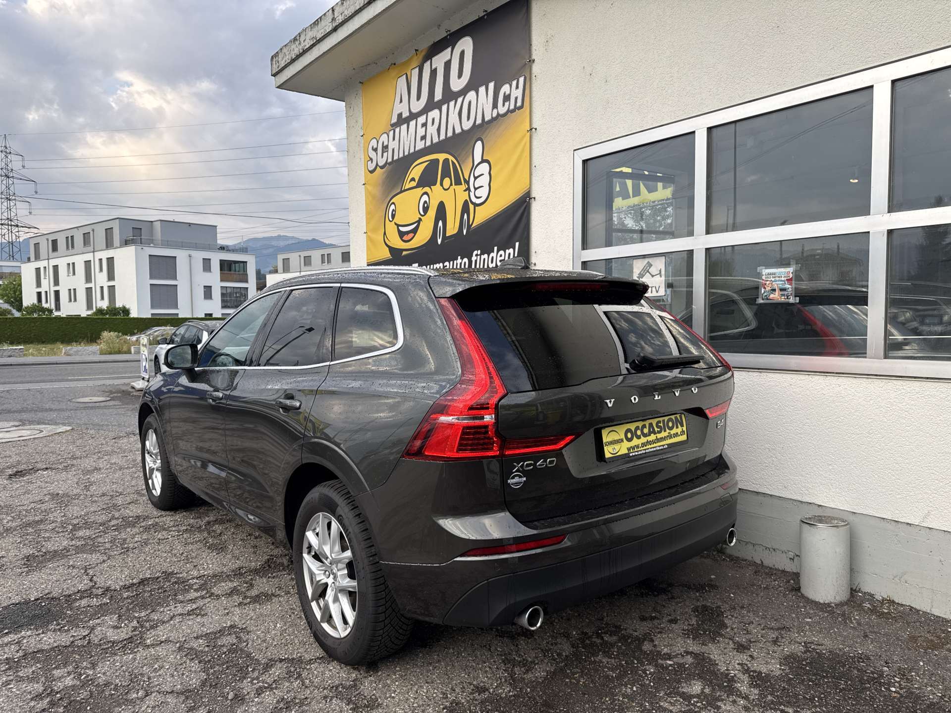 VOLVO XC60 B4 Diesel Mild Hybrid AWD Momentum Geartronic-image-2