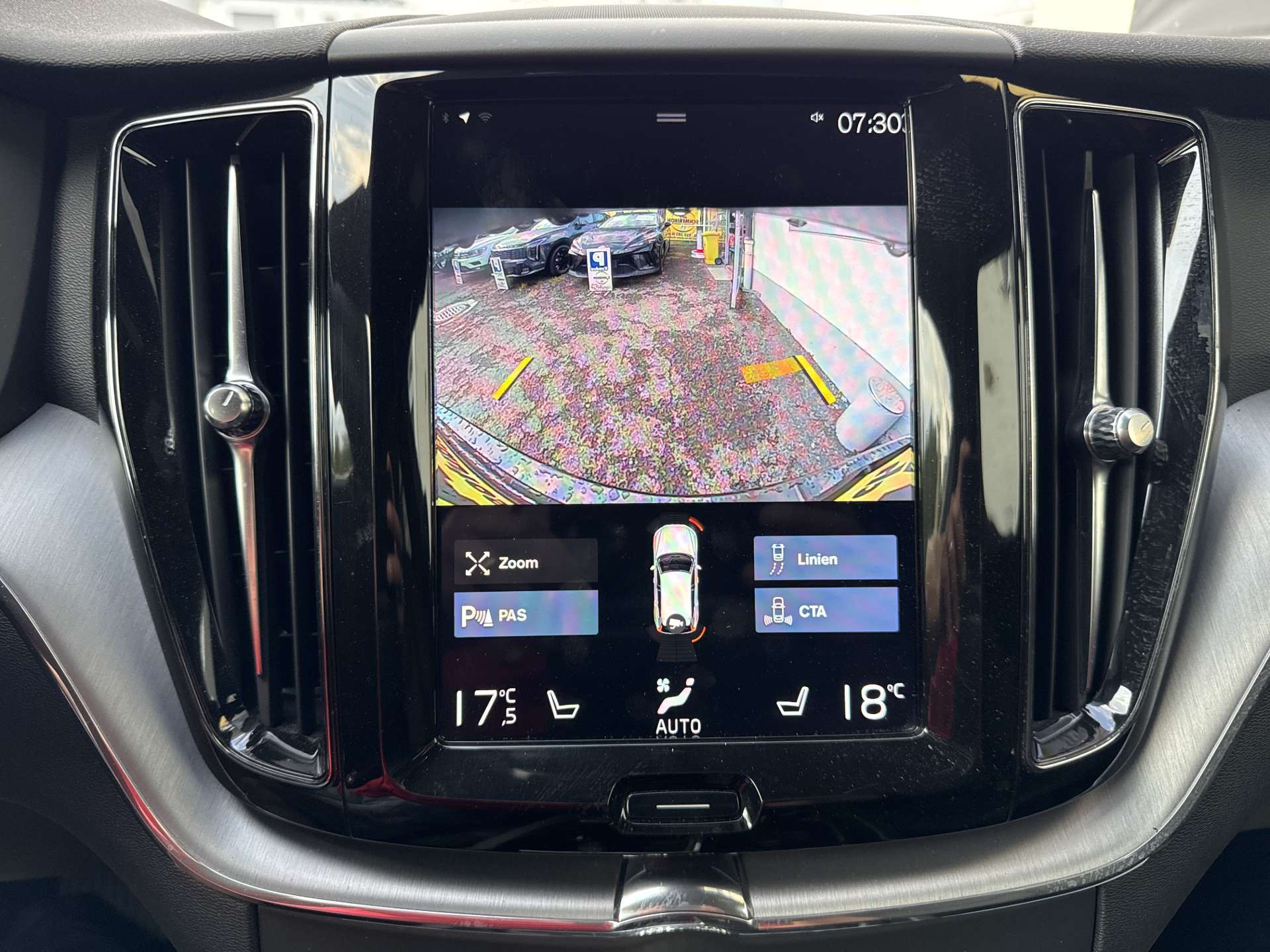 VOLVO XC60 B4 Diesel Mild Hybrid AWD Momentum Geartronic-image-10