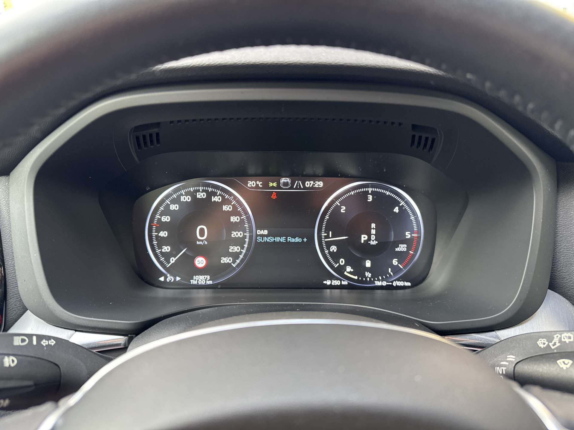 VOLVO XC60 B4 Diesel Mild Hybrid AWD Momentum Geartronic-image-11