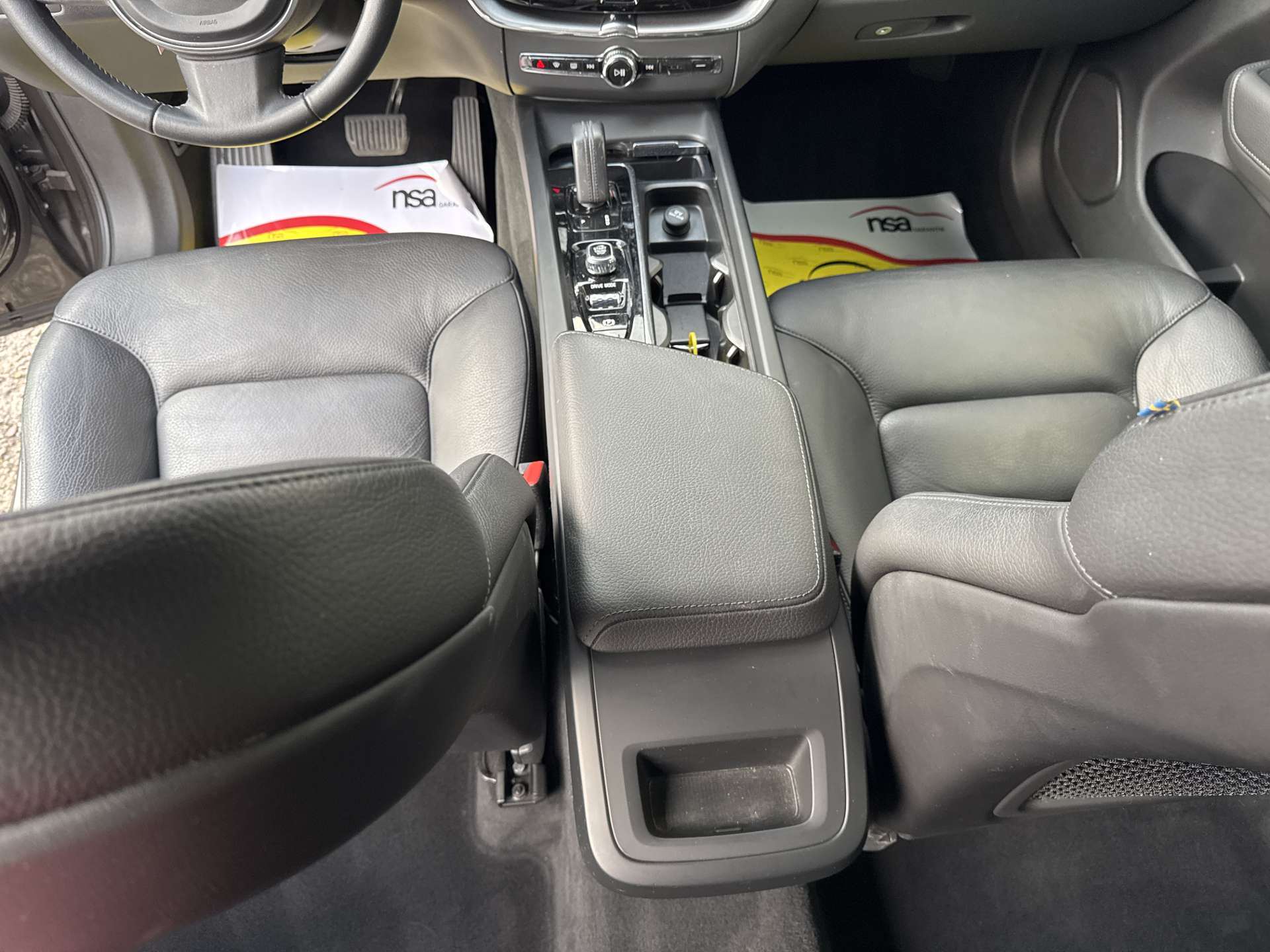 VOLVO XC60 B4 Diesel Mild Hybrid AWD Momentum Geartronic-image-13