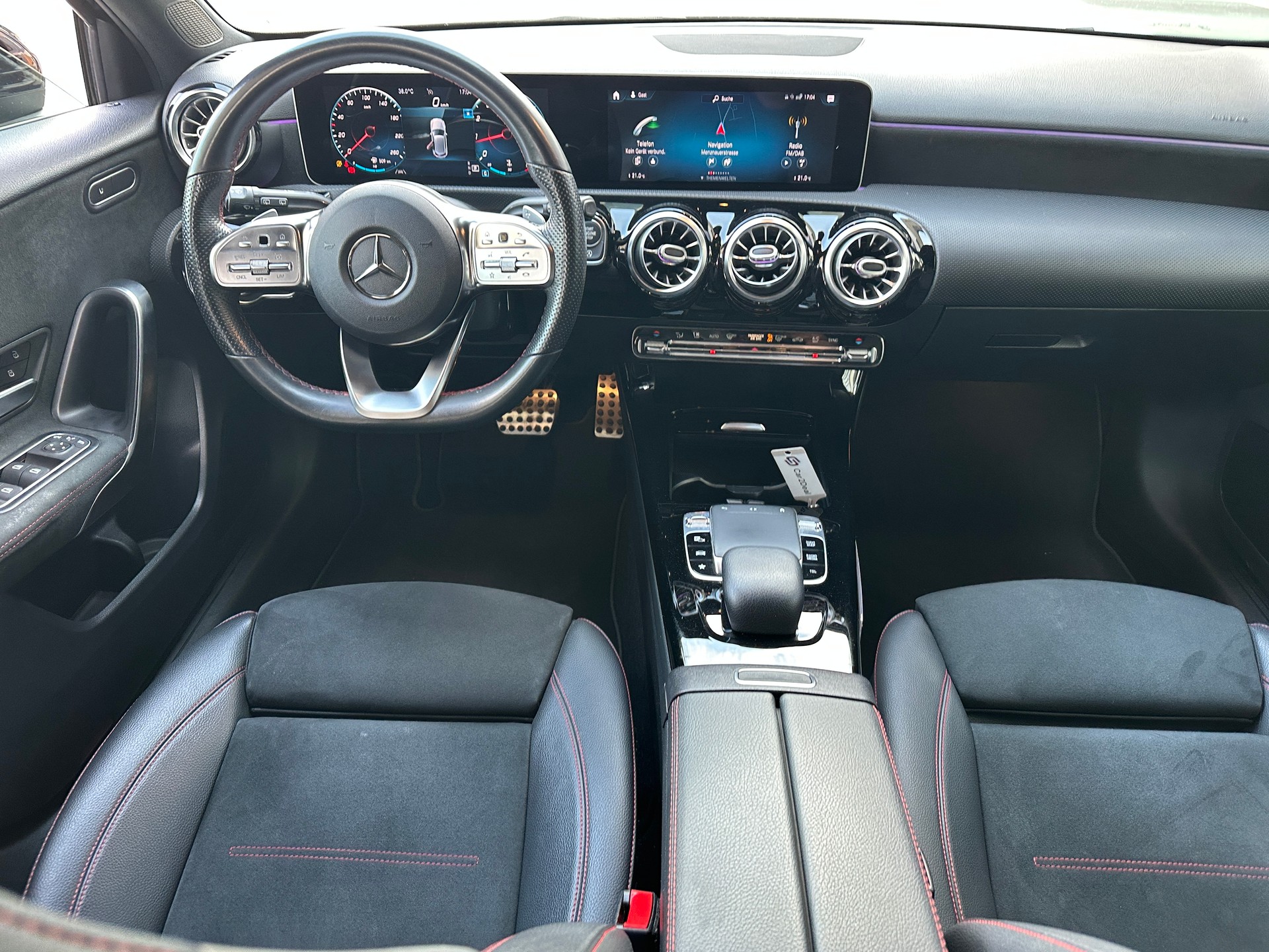 MERCEDES-BENZ A 220 AMG Line 7G-DCT-image-7