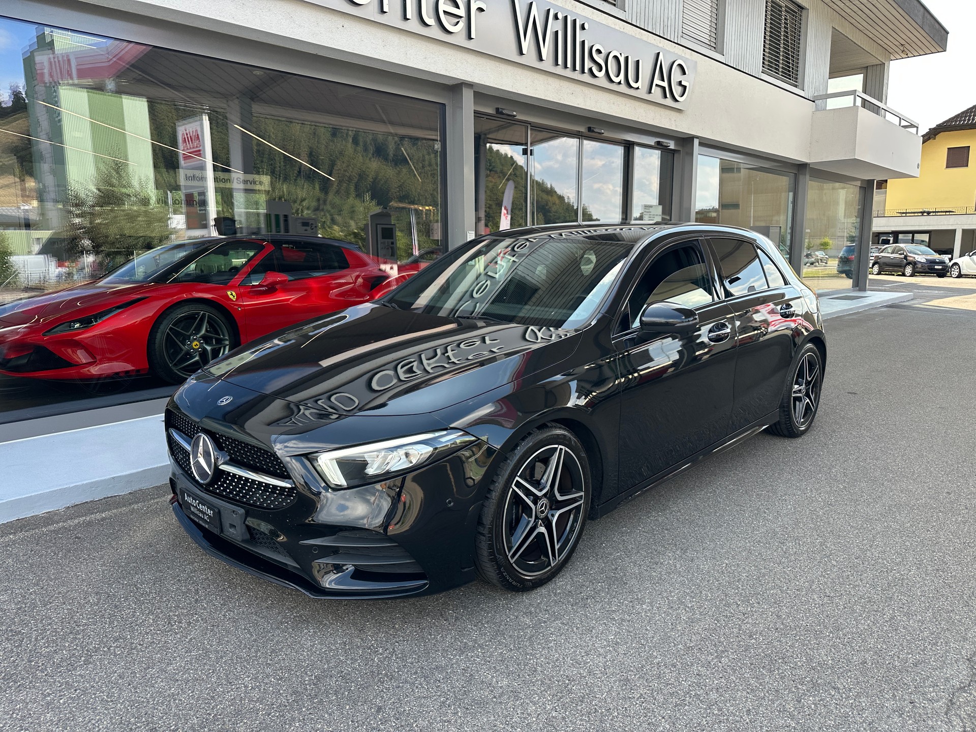 MERCEDES-BENZ A 220 AMG Line 7G-DCT-showroom-element-1