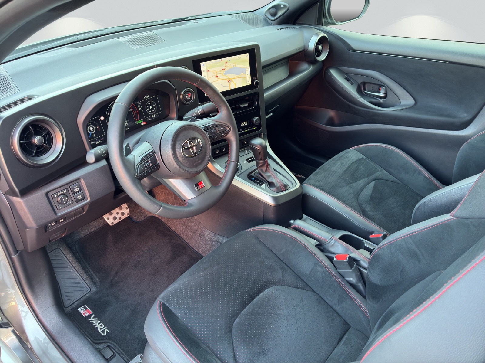 TOYOTA Yaris 1.6 GR Sport A-image-4