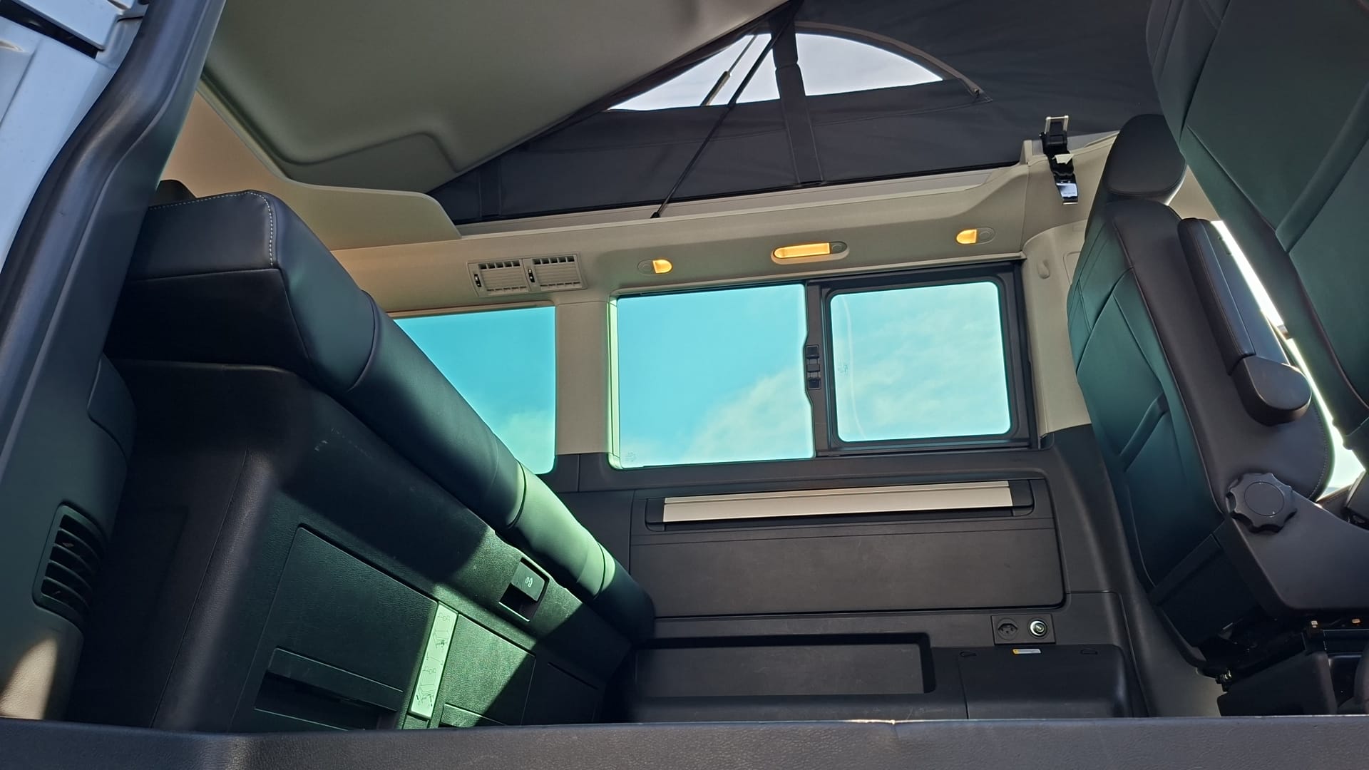 VW T6.1 California 2.0 TDI Beach Liberty 4Motion DSG-image-16
