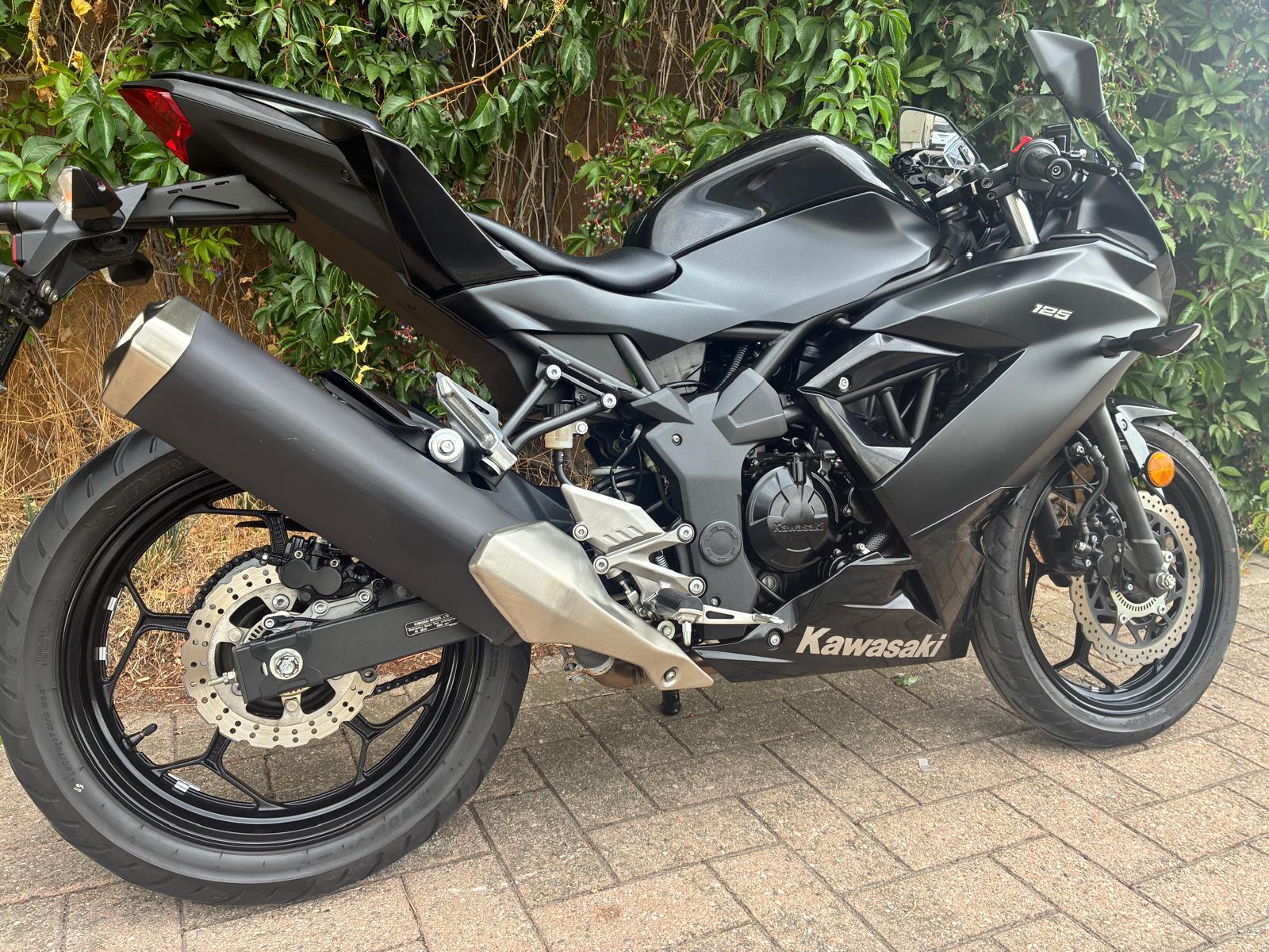 KAWASAKI Ninja 125-image-1